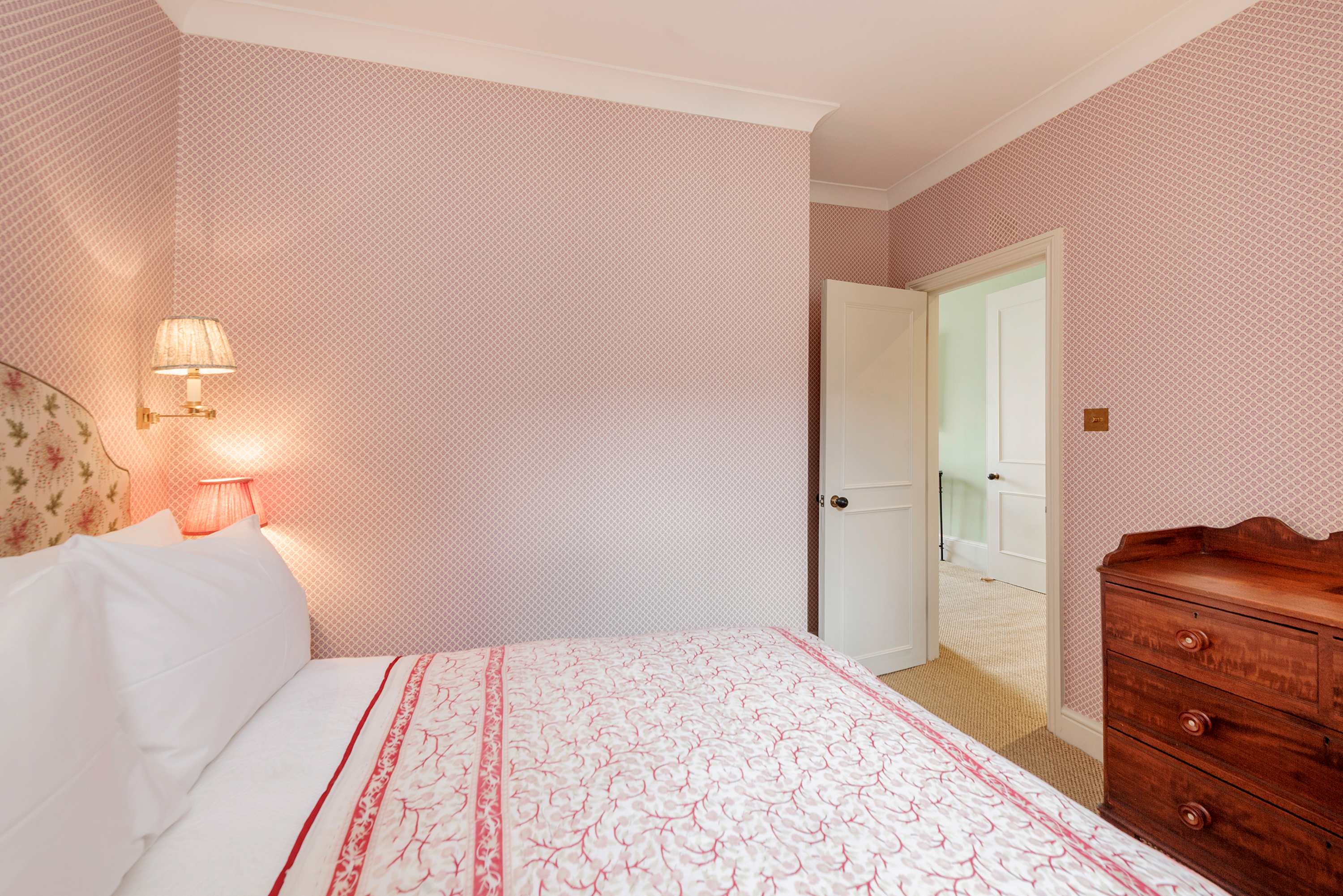 View Gorgeous 3 bedroom flat - Pimlico in Cumberland Street 7 SW1V 4LS Gorgeous 3 bedroom flat - Pimlico in Cumberland Street 7 SW1V 4LS - Property image 13 - VivreStays