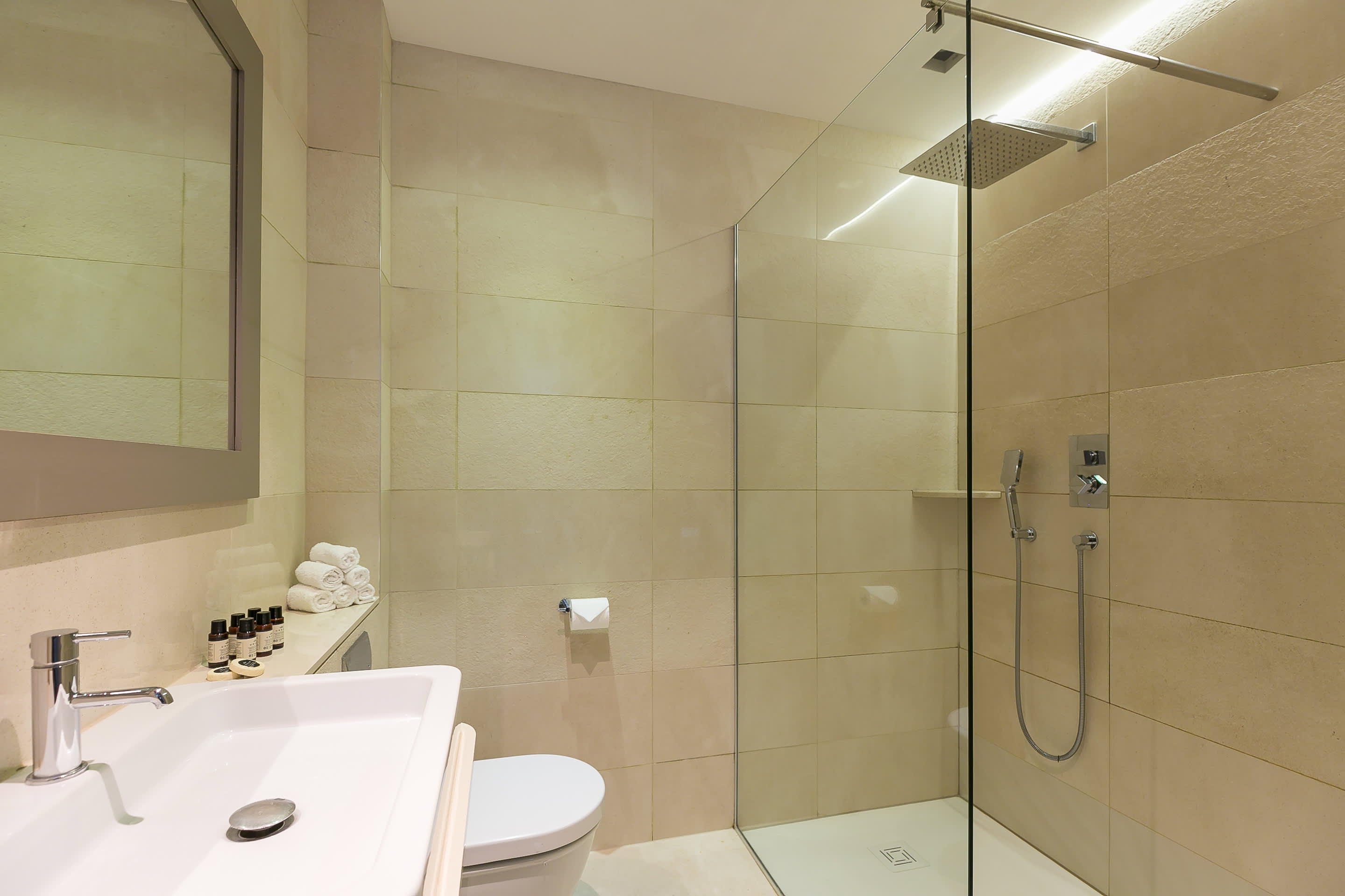 View Duplex Apartment · Covent Garden · Sleeps 4 in Stukeley Street, 2 WC2B Duplex Apartment · Covent Garden · Sleeps 4 in Stukeley Street, 2 WC2B - Property image 19 - VivreStays