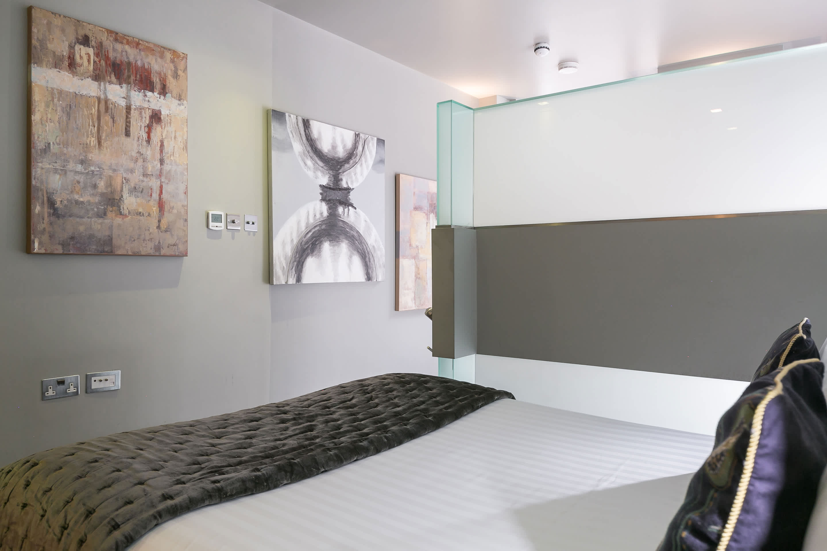 View Duplex Apartment · Covent Garden · Sleeps 4 in Stukeley Street, 2 WC2B Duplex Apartment · Covent Garden · Sleeps 4 in Stukeley Street, 2 WC2B - Property image 18 - VivreStays