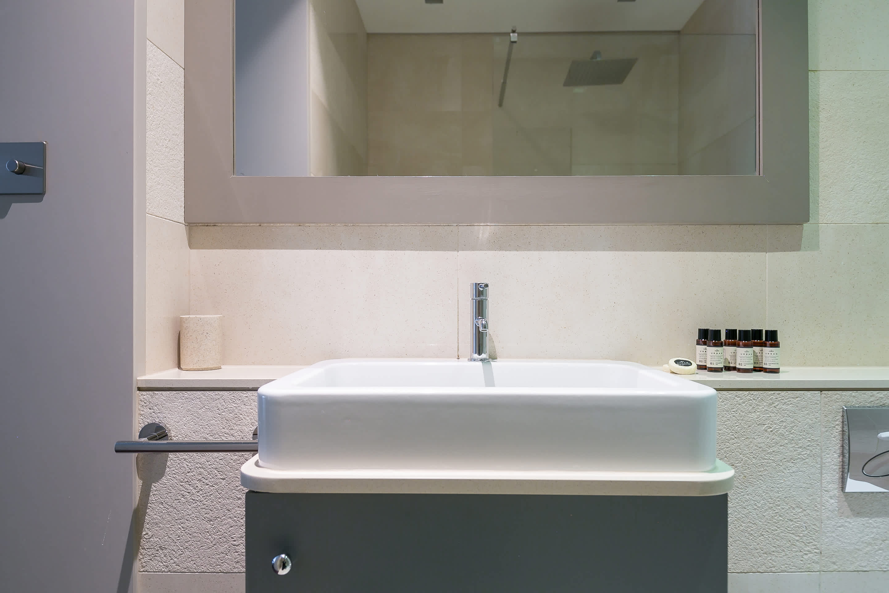 View Duplex Apartment · Covent Garden · Sleeps 4 in Stukeley Street, 2 WC2B Duplex Apartment · Covent Garden · Sleeps 4 in Stukeley Street, 2 WC2B - Property image 20 - VivreStays