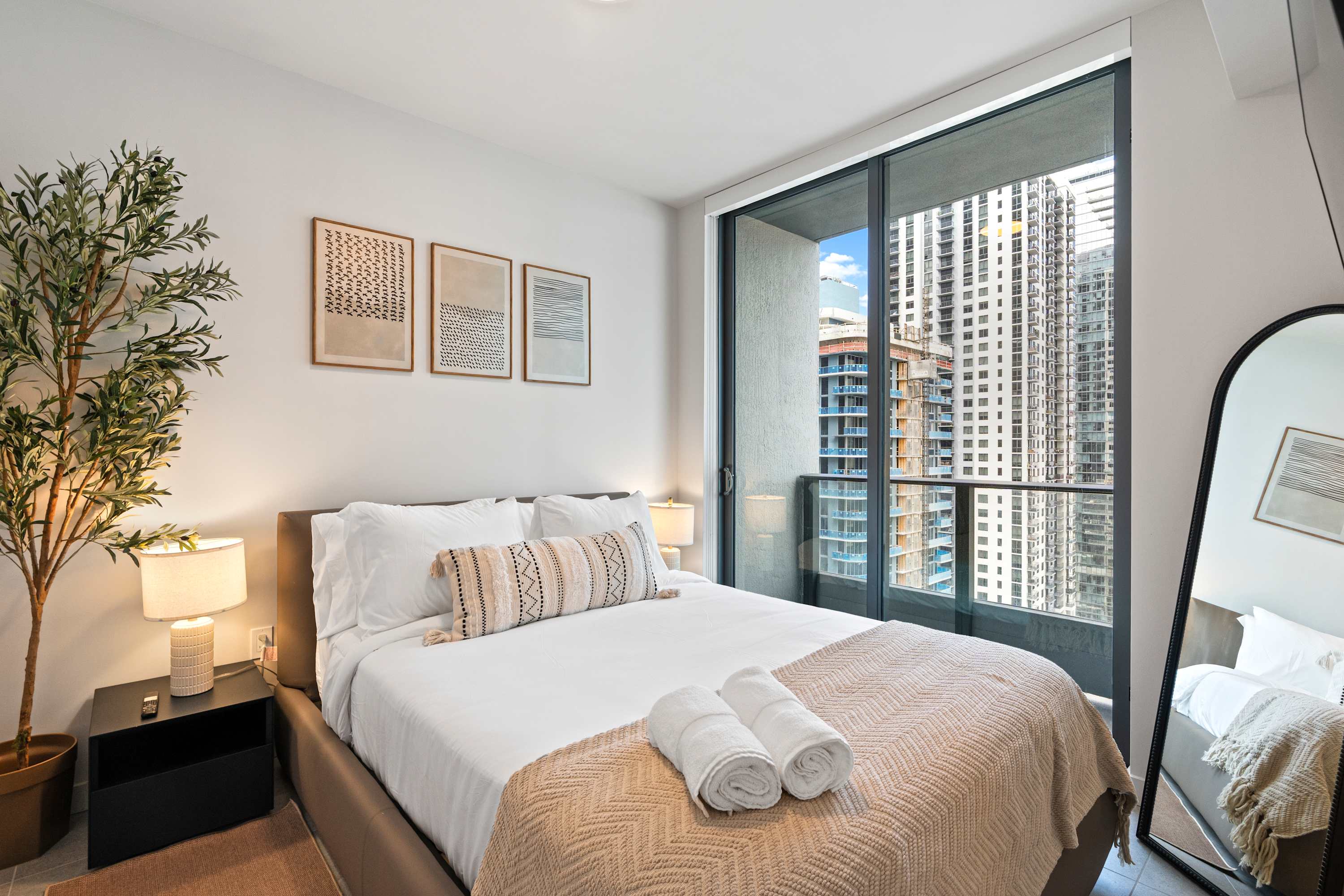 Walk to FIFA Fan Fest| Bright 1BR+Den | 75ft Pool