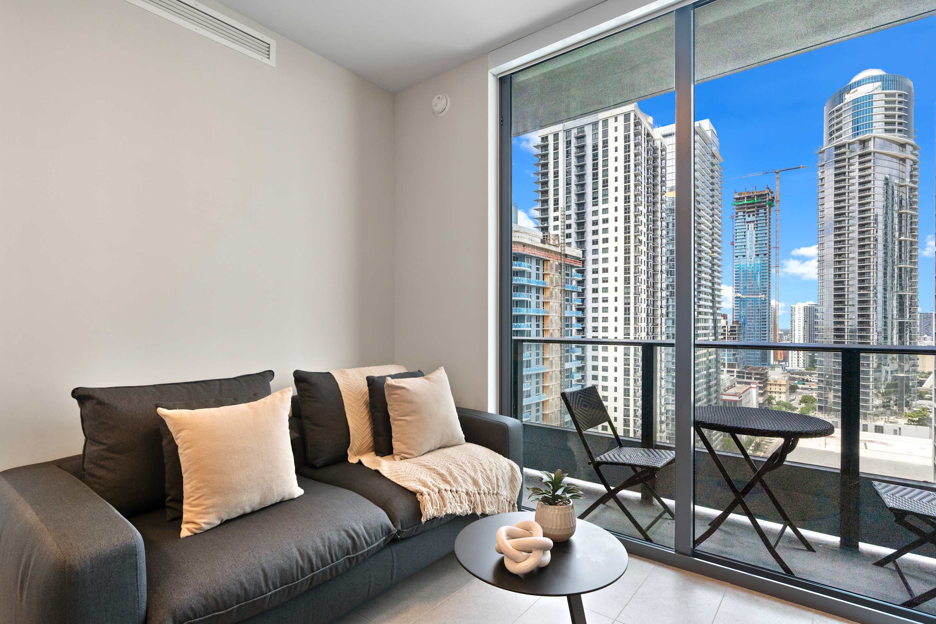 Walk to FIFA Fan Fest| Bright 1BR+Den | 75ft Pool