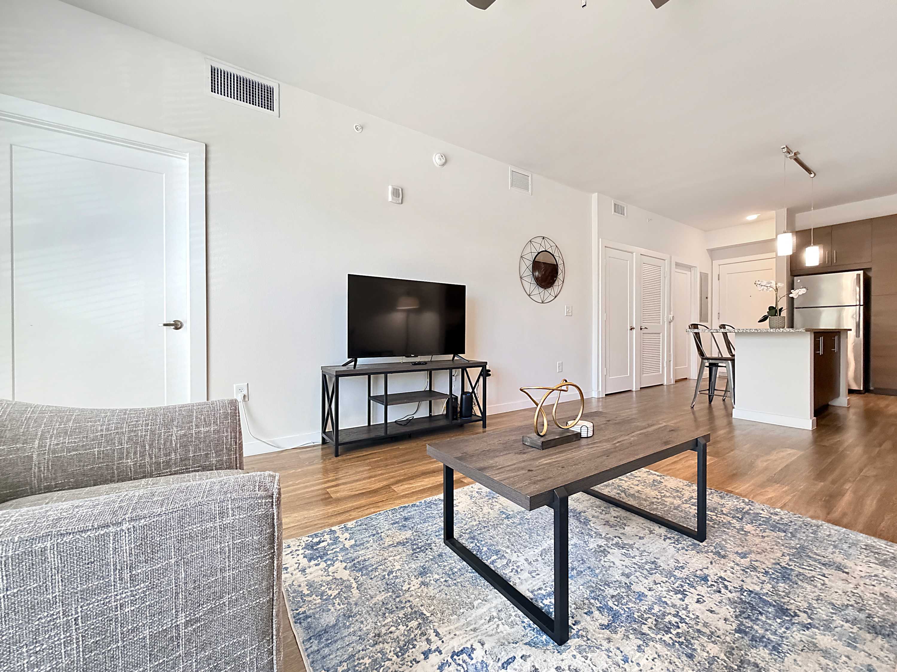 1 BR Luxury Living, Central Downtown St. Pete