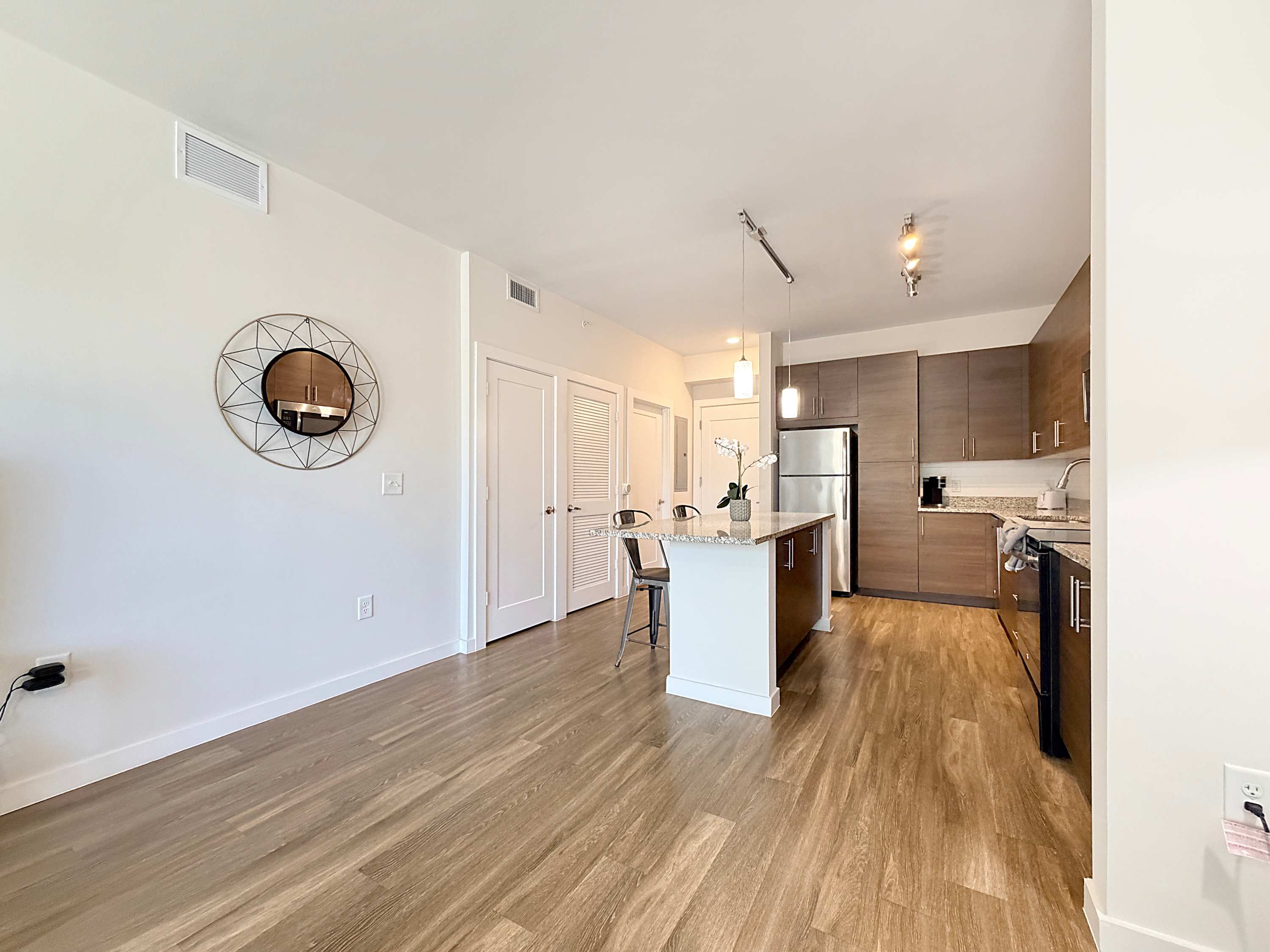 1 BR Luxury Living, Central Downtown St. Pete