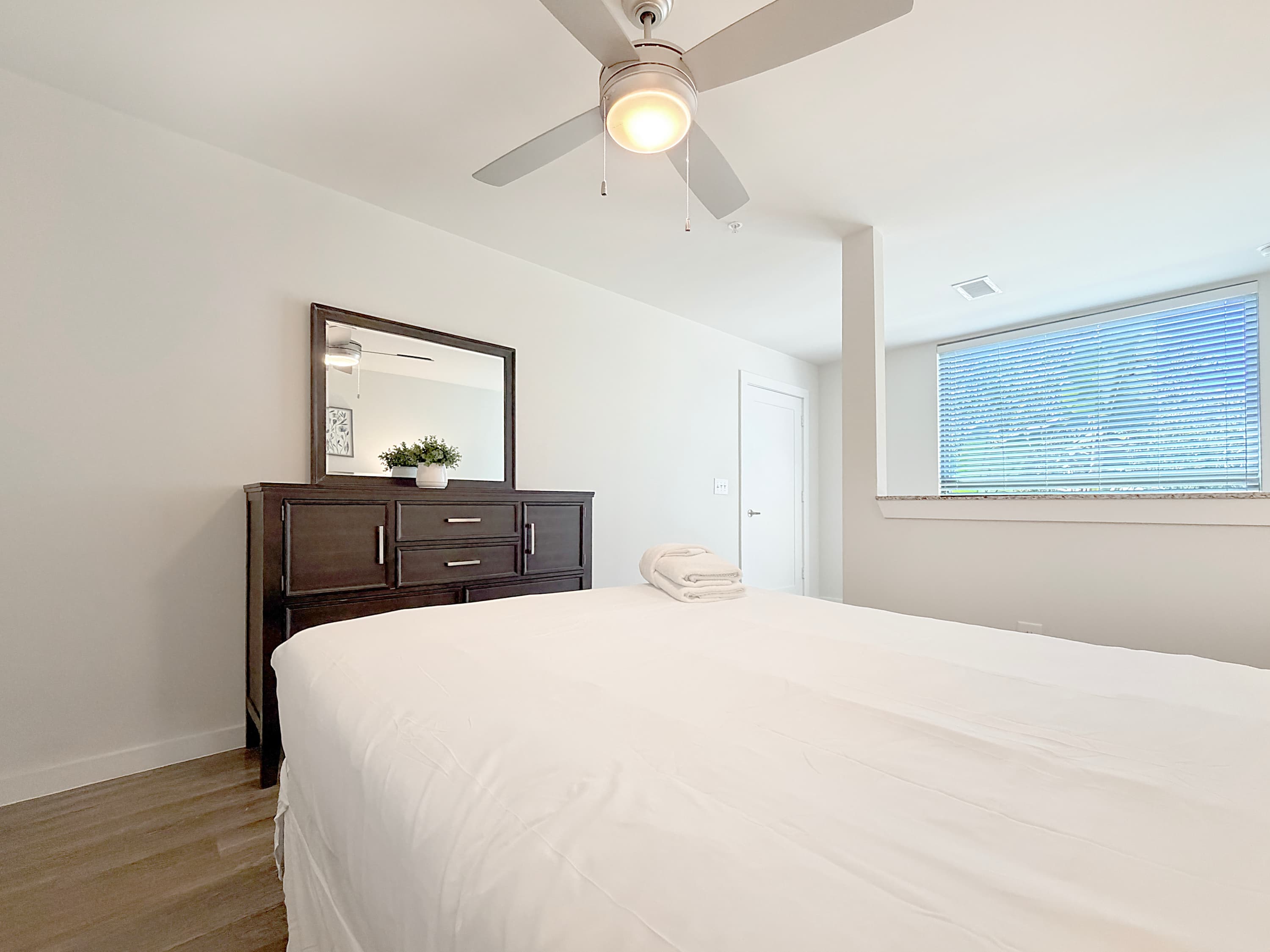 1 BR Luxury Living, Central Downtown St. Pete