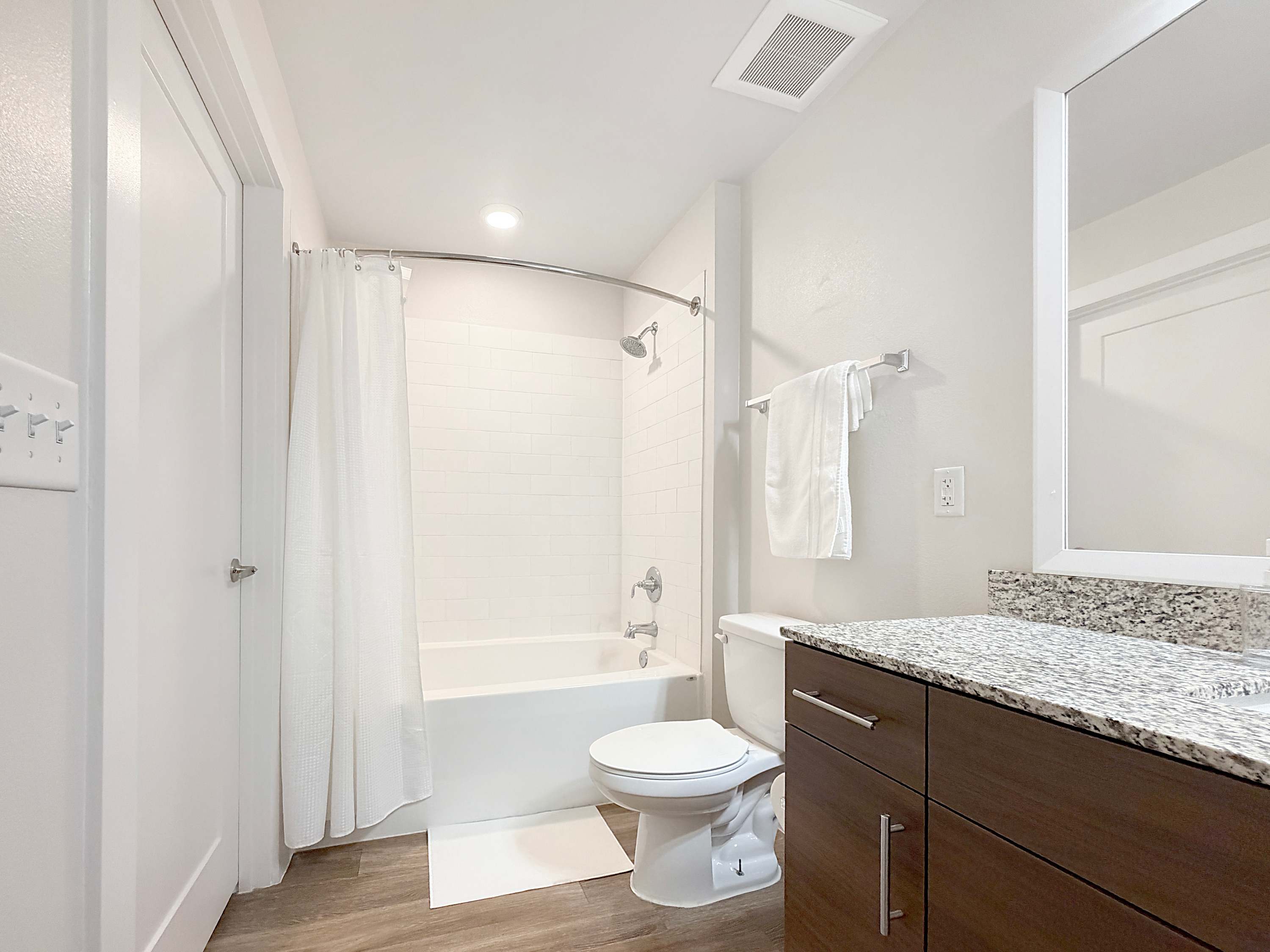 1 BR Luxury Living, Central Downtown St. Pete