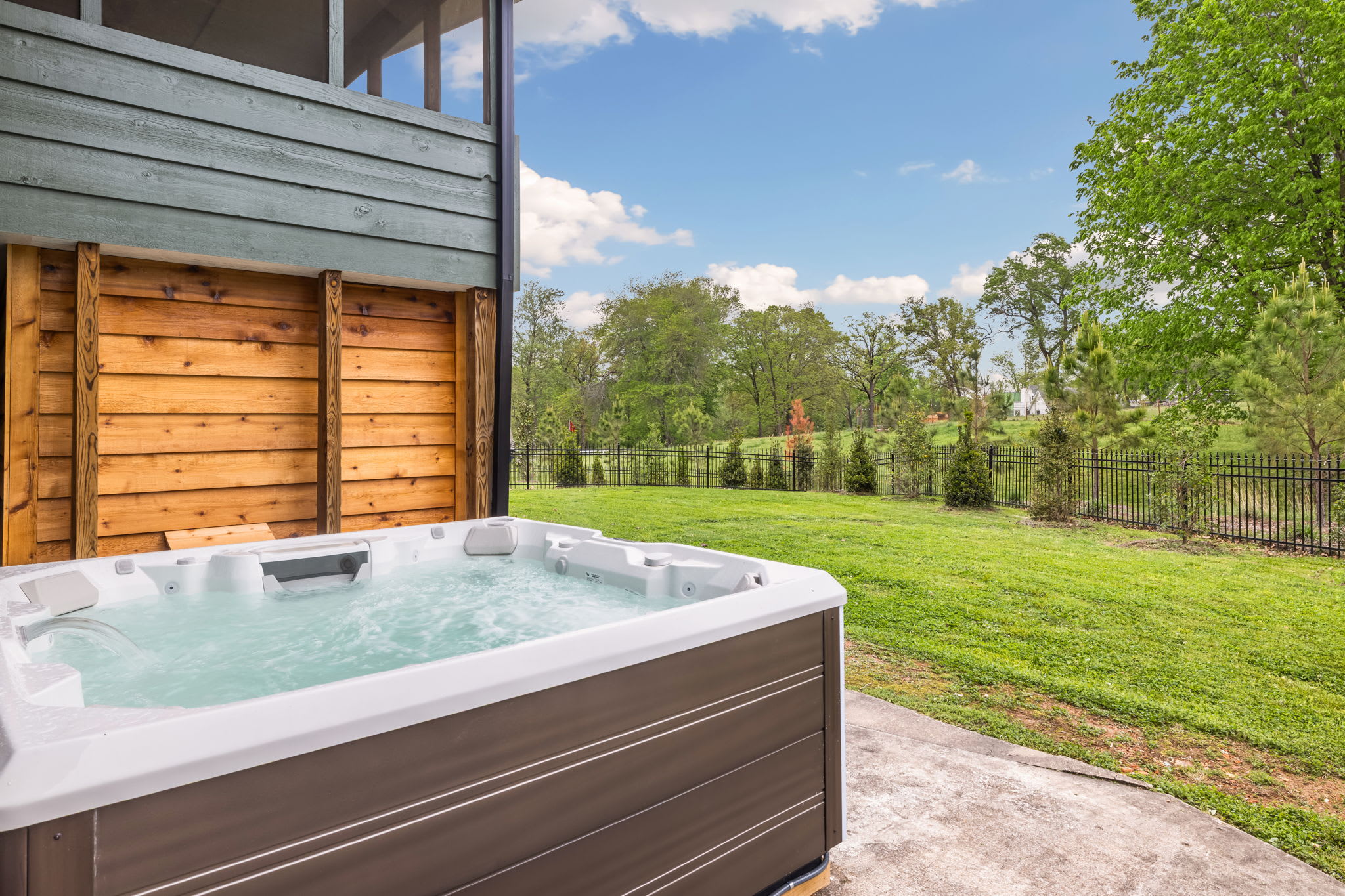 Mid-Mod-Sauna & Hot Tub-Walk to Downtown-On MTB