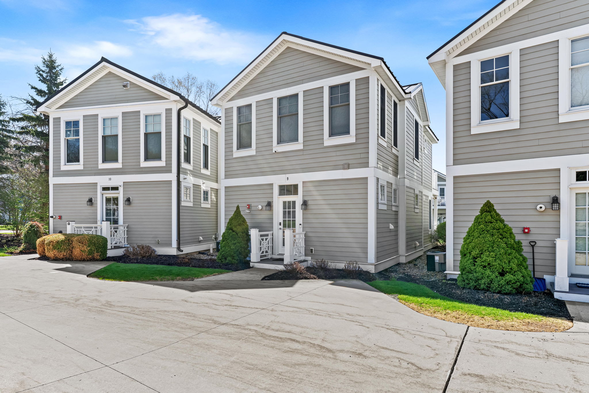 Lake Front Condo W Pool Access Walk to Saugatuck 7
