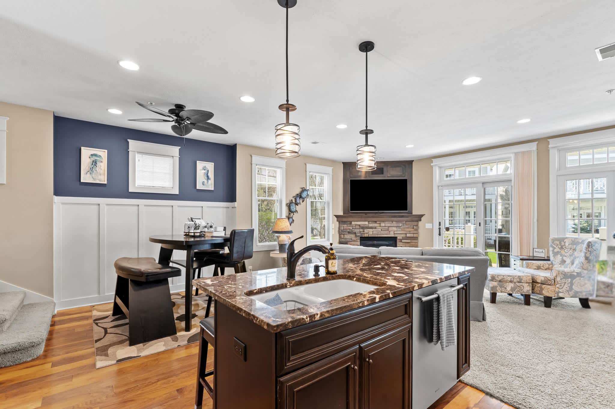 Lake Front Condo W Pool Access Walk to Saugatuck 14