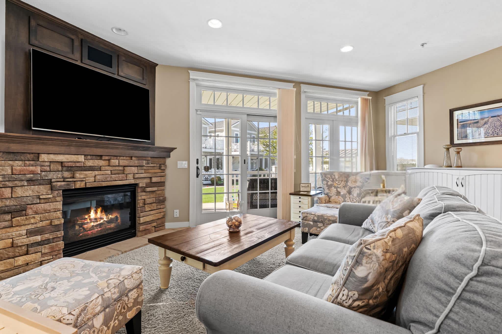 Lake Front Condo W Pool Access Walk to Saugatuck 18