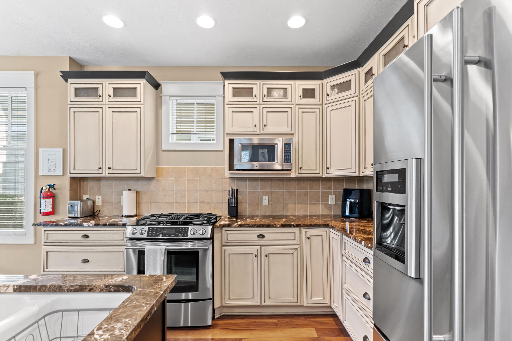 Lake Front Condo W Pool Access Walk to Saugatuck 13