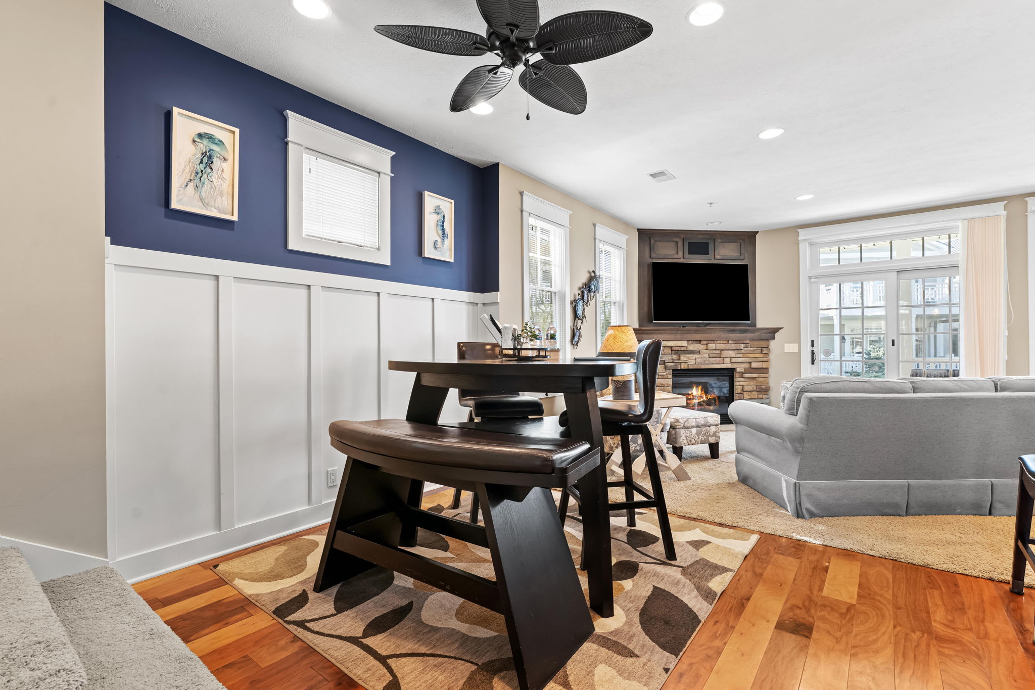 Lake Front Condo W Pool Access Walk to Saugatuck 17