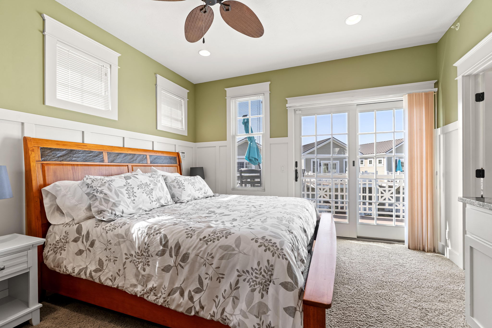 Lake Front Condo W Pool Access Walk to Saugatuck 30