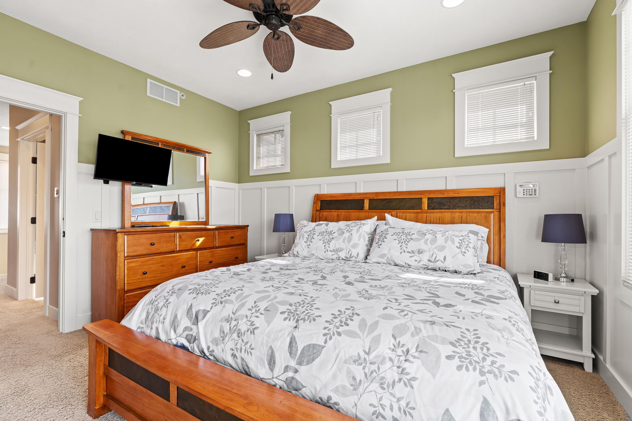 Lake Front Condo W Pool Access Walk to Saugatuck 31