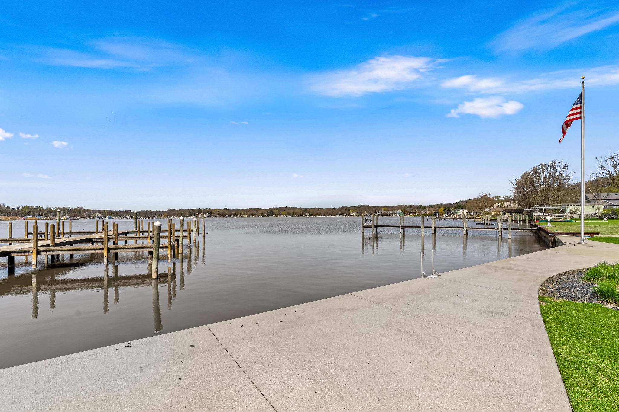 Lake Front Condo W Pool Access Walk to Saugatuck 6