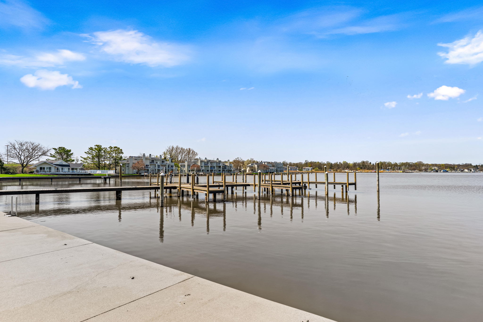 Lake Front Condo W Pool Access Walk to Saugatuck 56