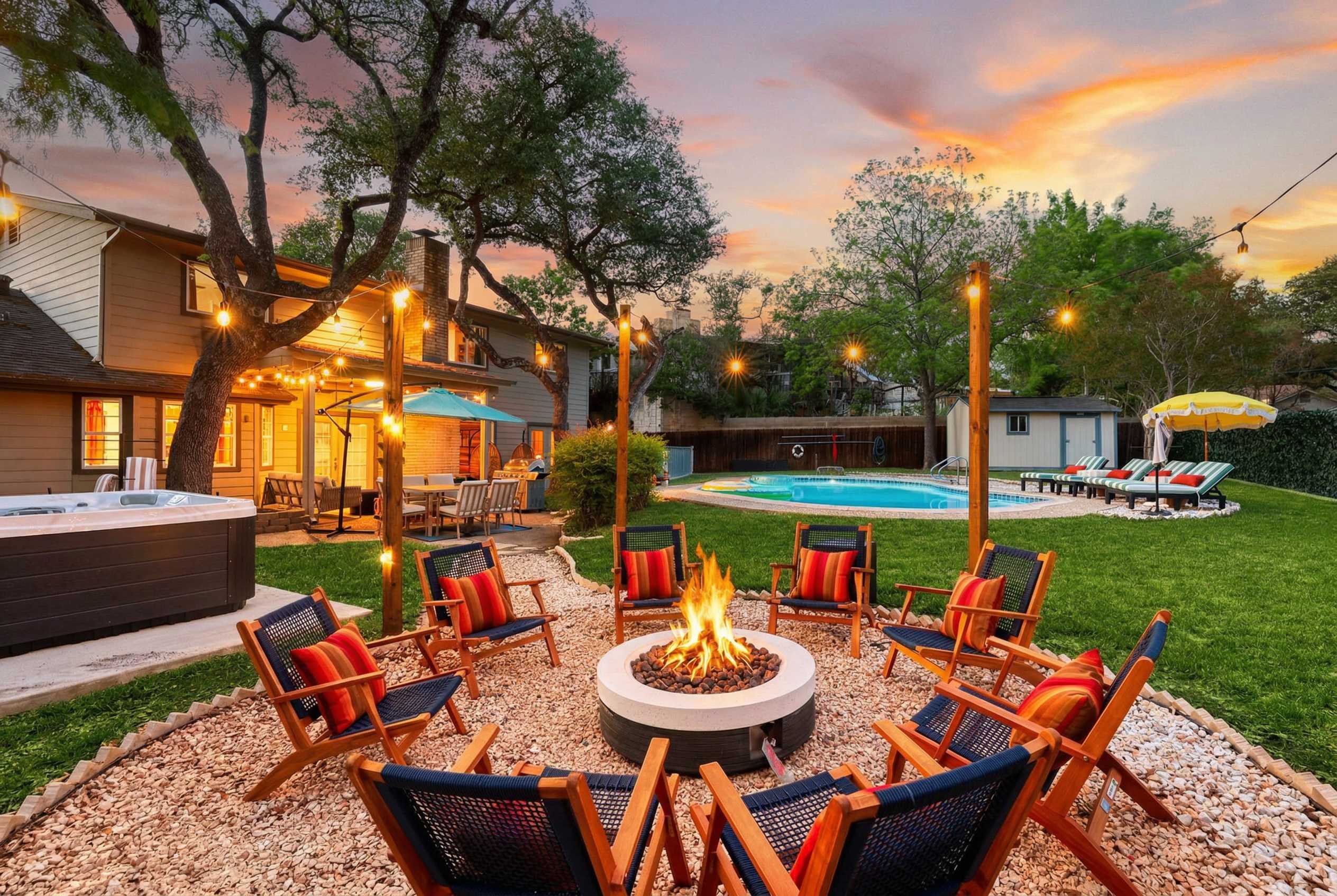 Elegant Escape • Sleeps 14 • Games, Pool, Fire Pit - San Antonio, TX