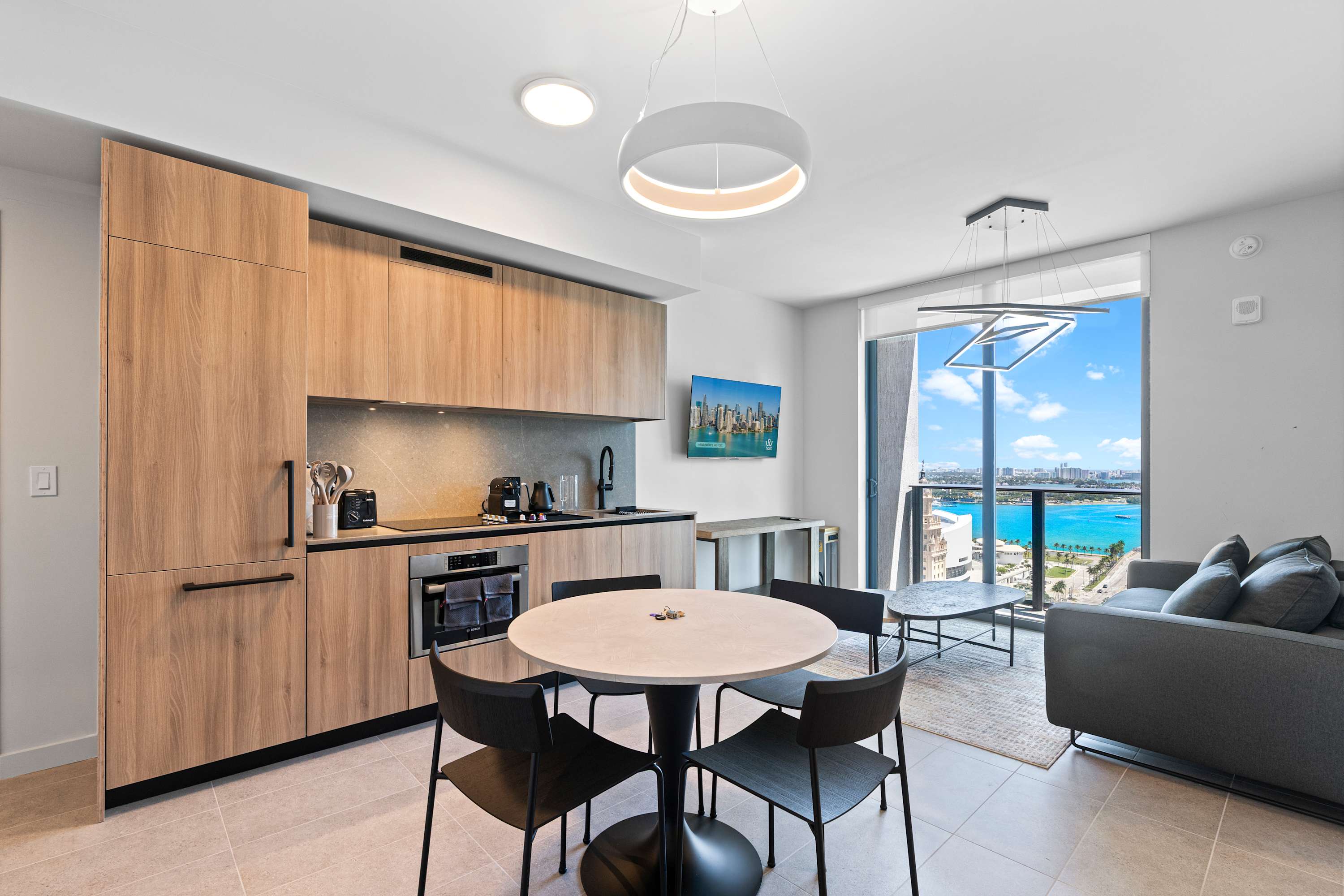 Near FIFA Fan Fest | Chic 1BR | Pool / Hot Tub