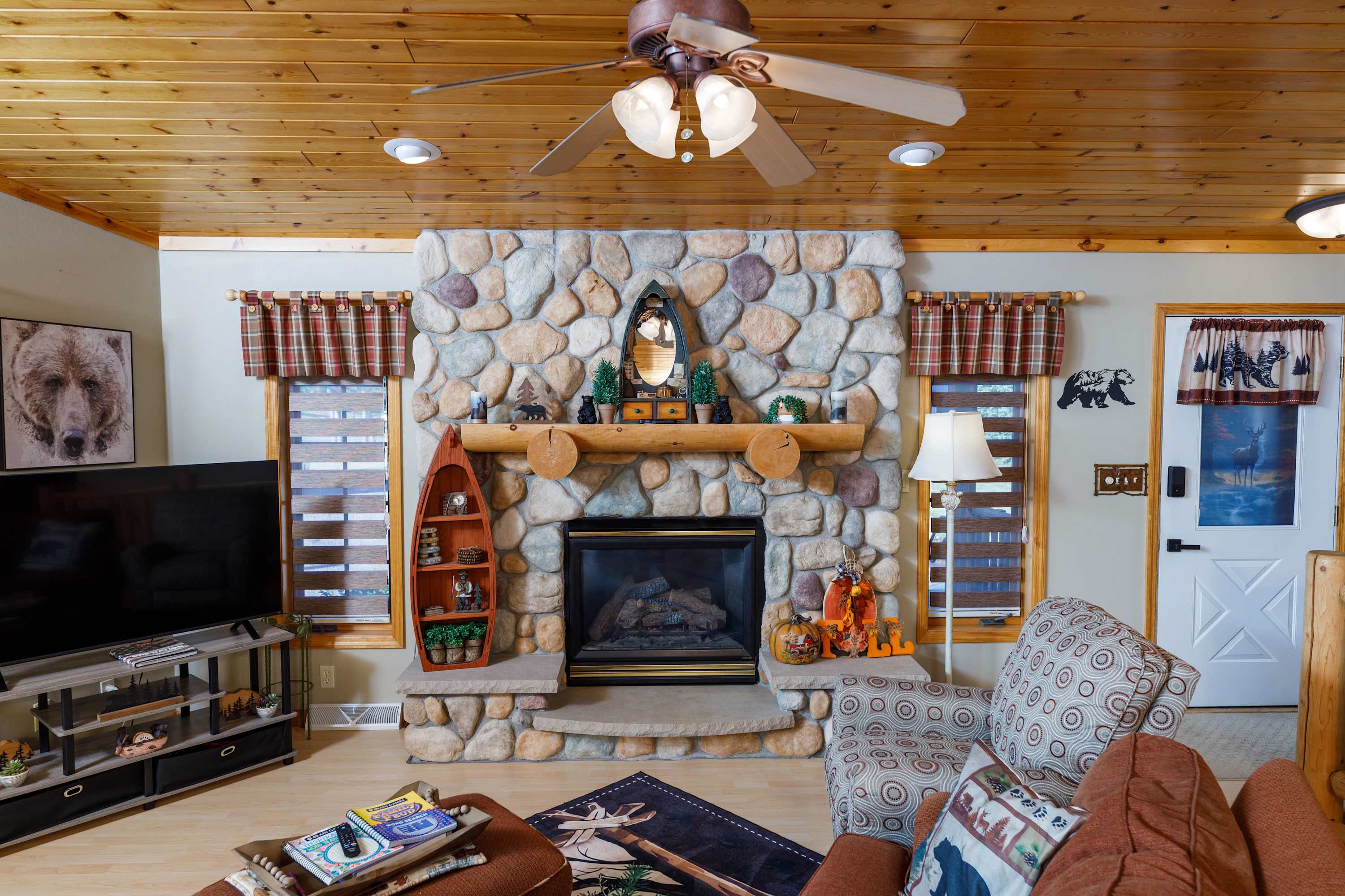 T&J Northwoods Cabin 9