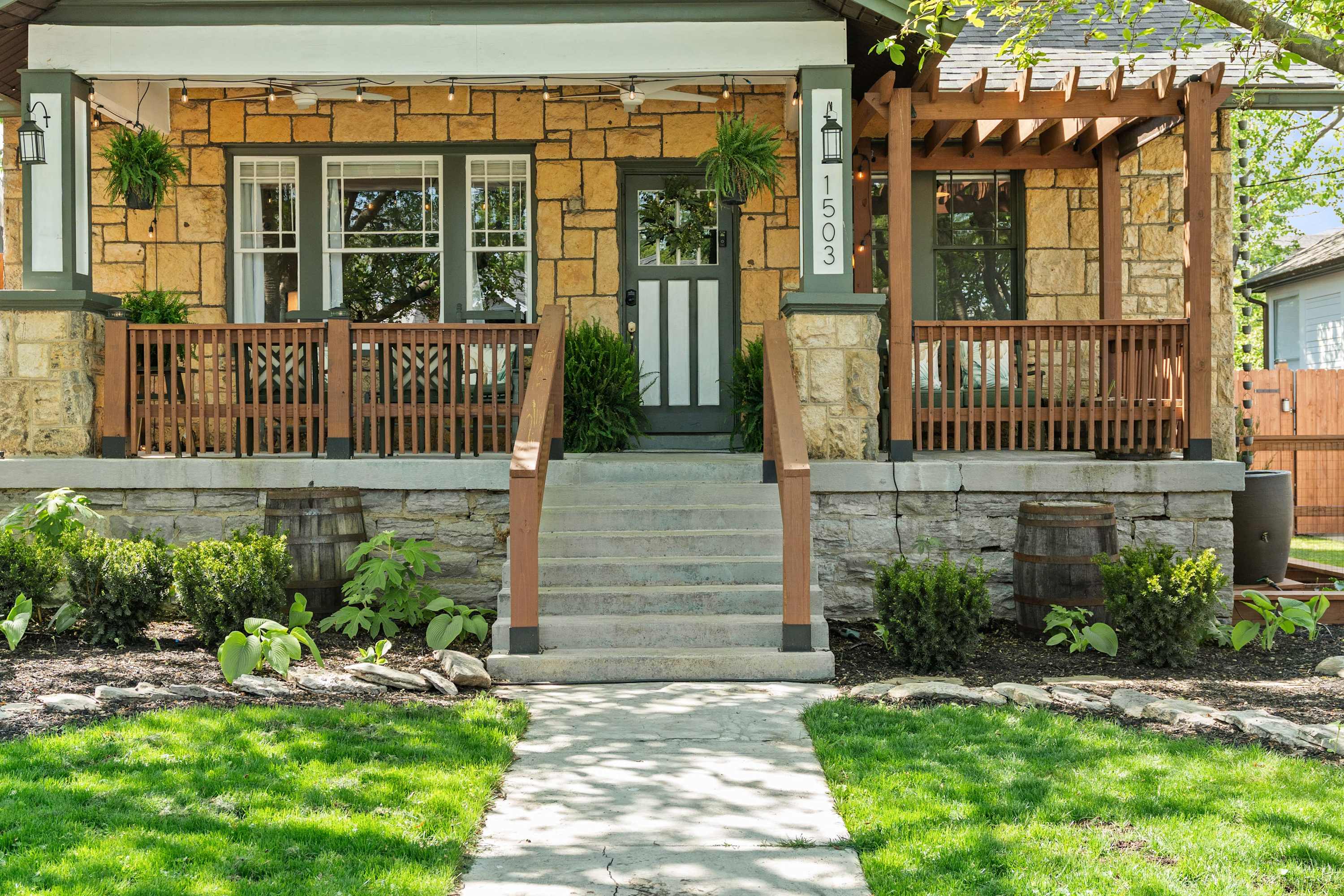 Stone Bungalow · Piano & Porch · Walk to Music Row - Picture 37