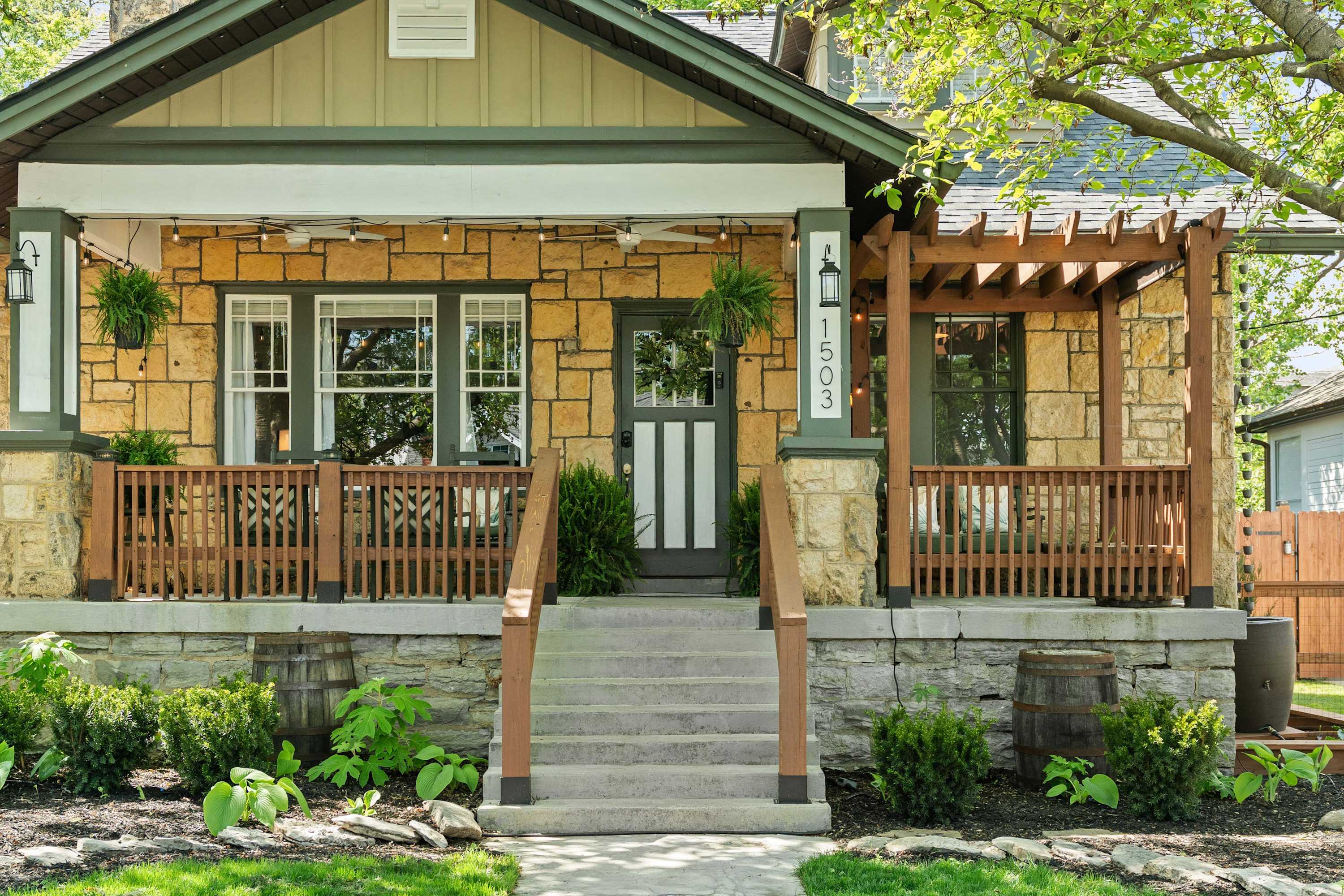 Stone Bungalow · Piano & Porch · Walk to Music Row - Picture 38