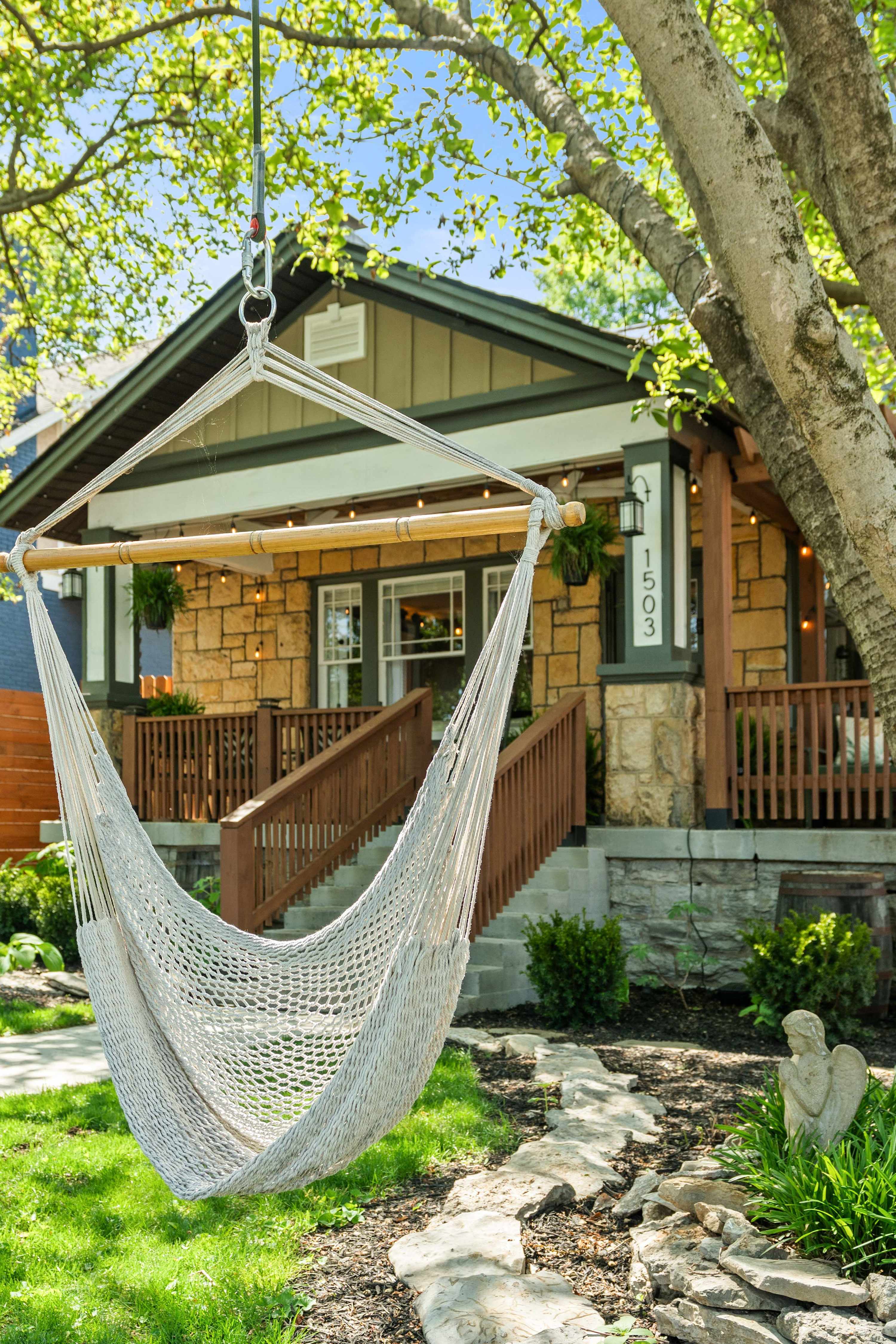 Stone Bungalow · Piano & Porch · Walk to Music Row - Picture 42