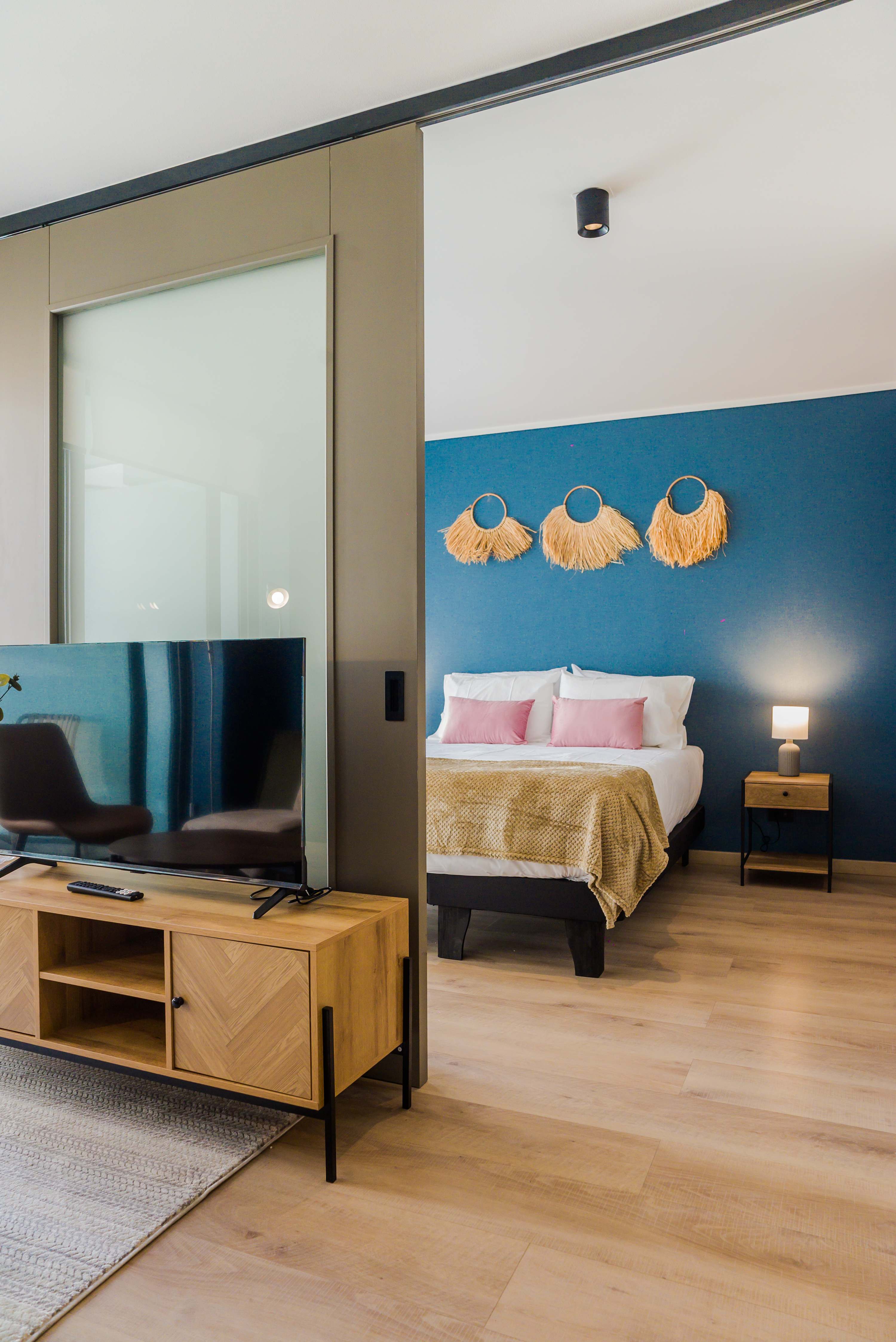 Stylish studio with modern decor and cozy bedroom, perfect for a relaxing stay in the heart of Chile.