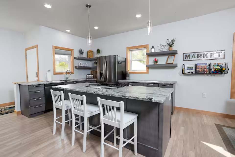 Large kitchen- fully stocked for the whole crew!