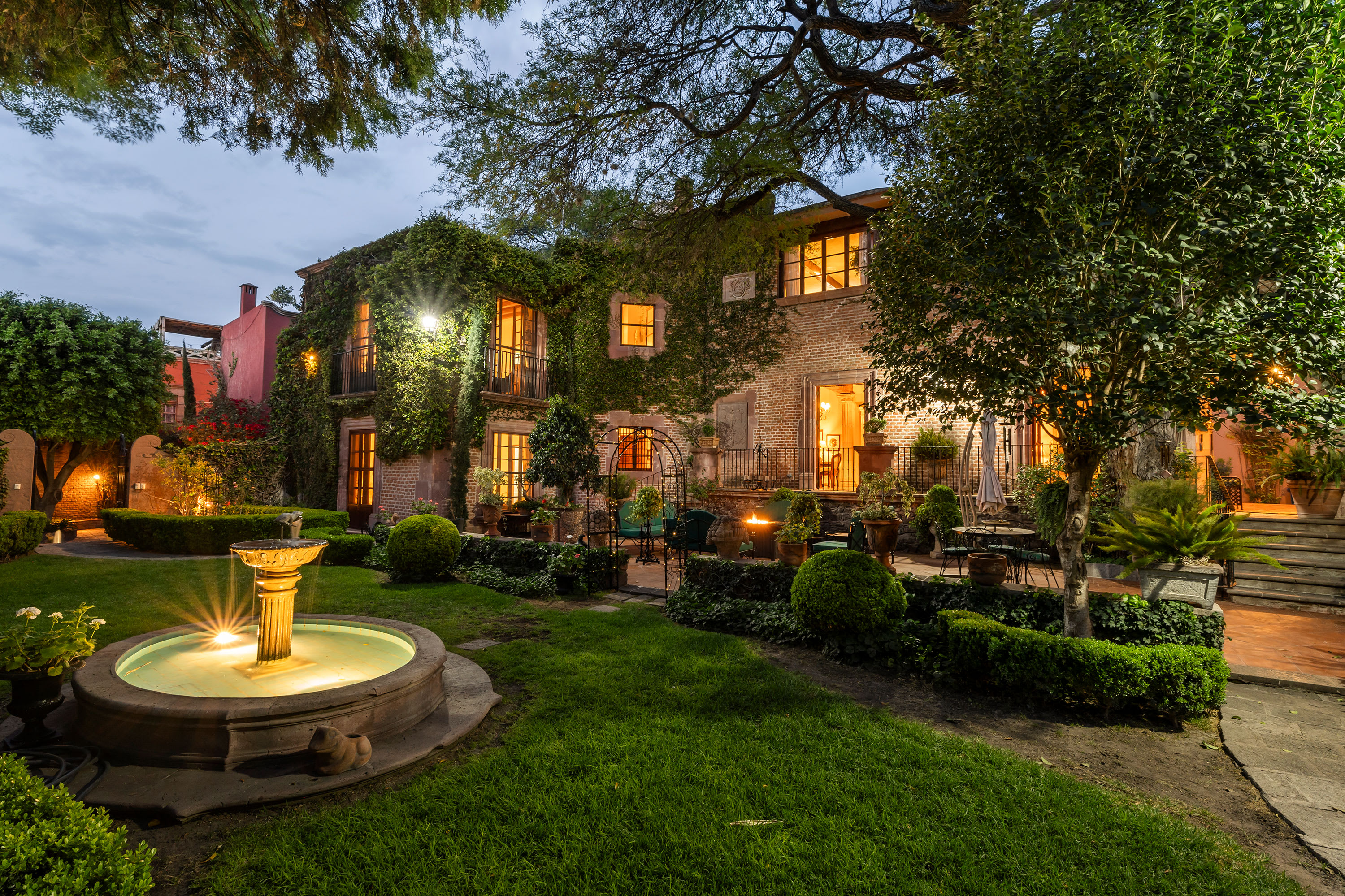 Casa Inspiración, 6BR Grand Estate w/ Lush Gardens