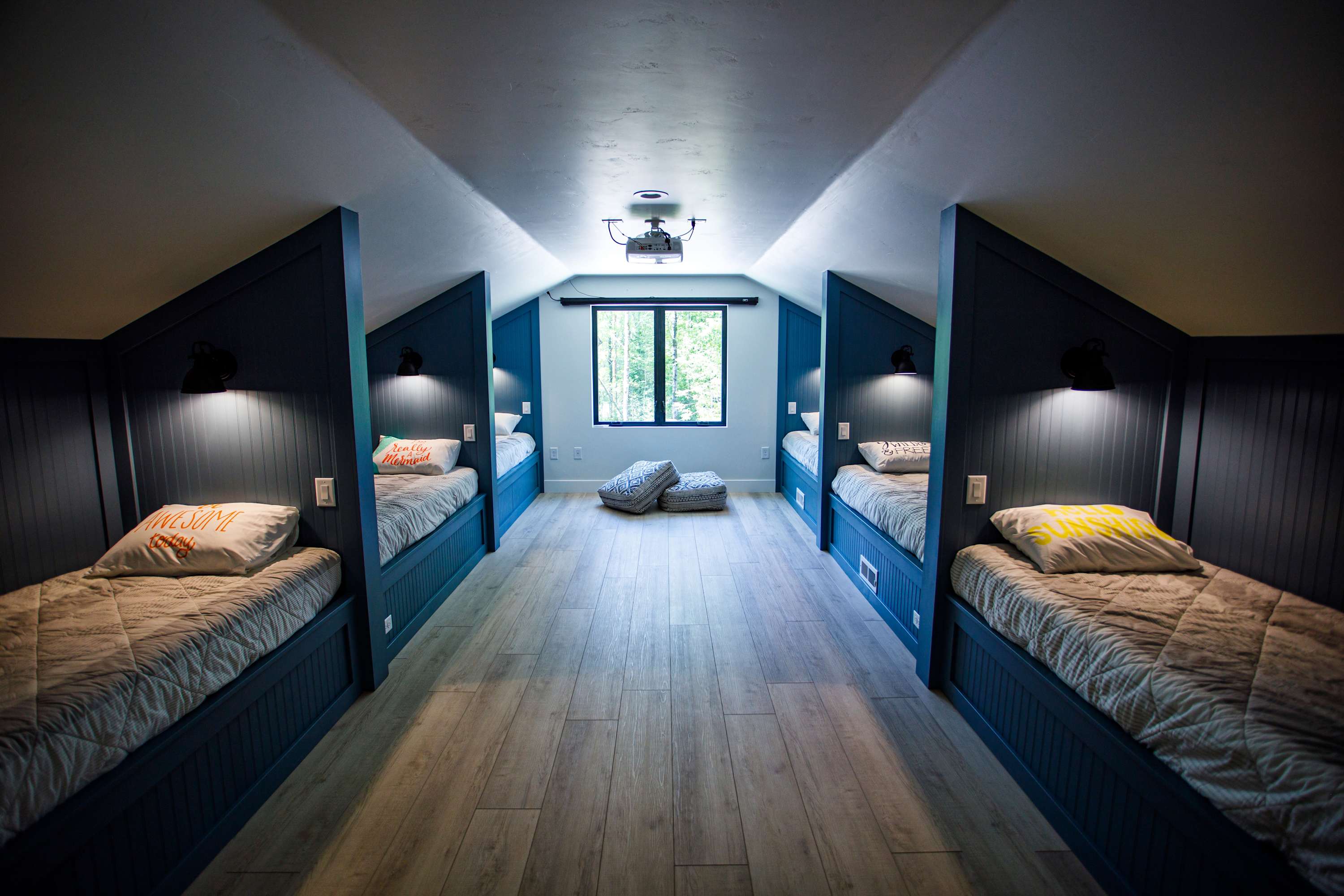 Bonus room with 6 built in XL twin beds!