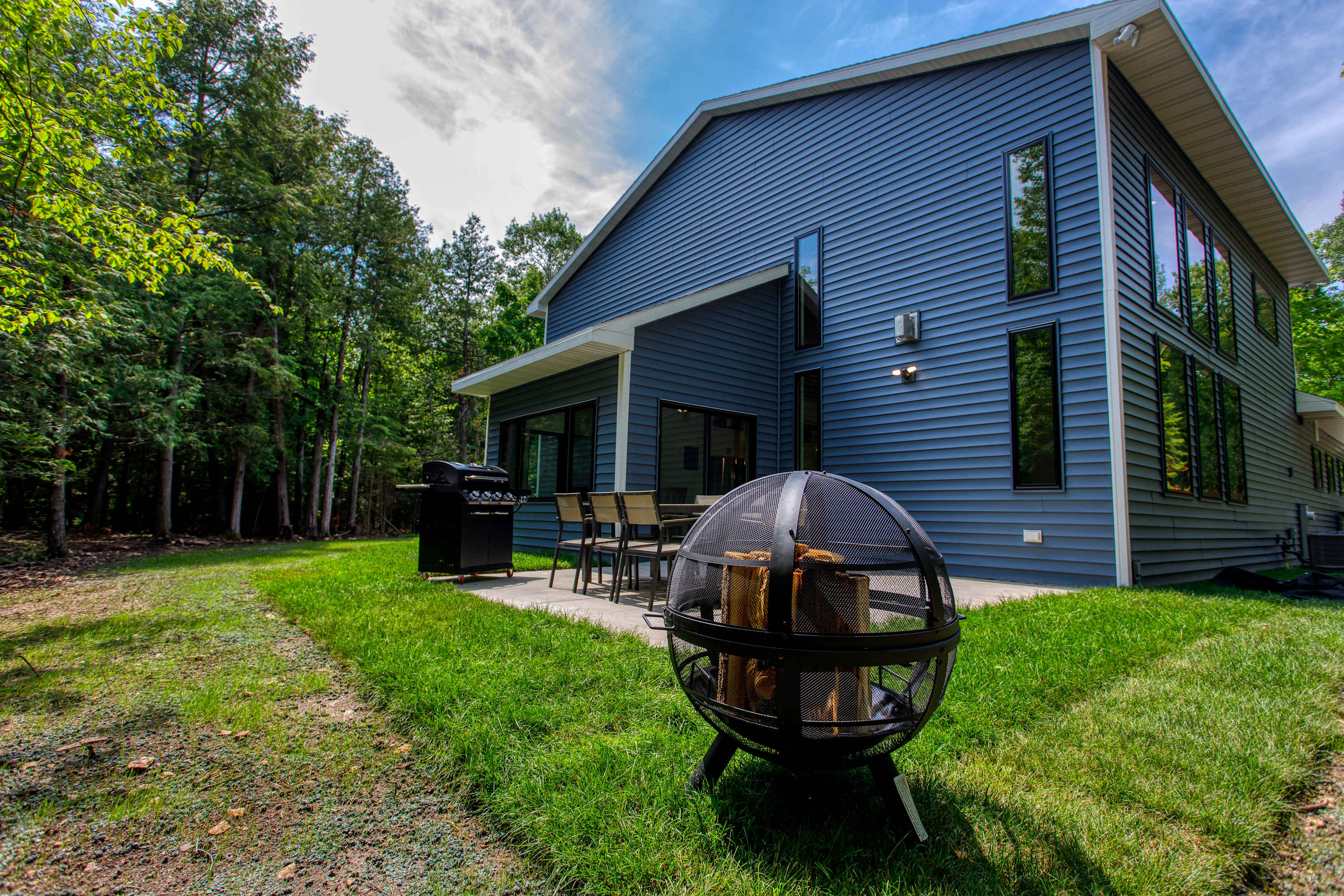 Outdoor firepit