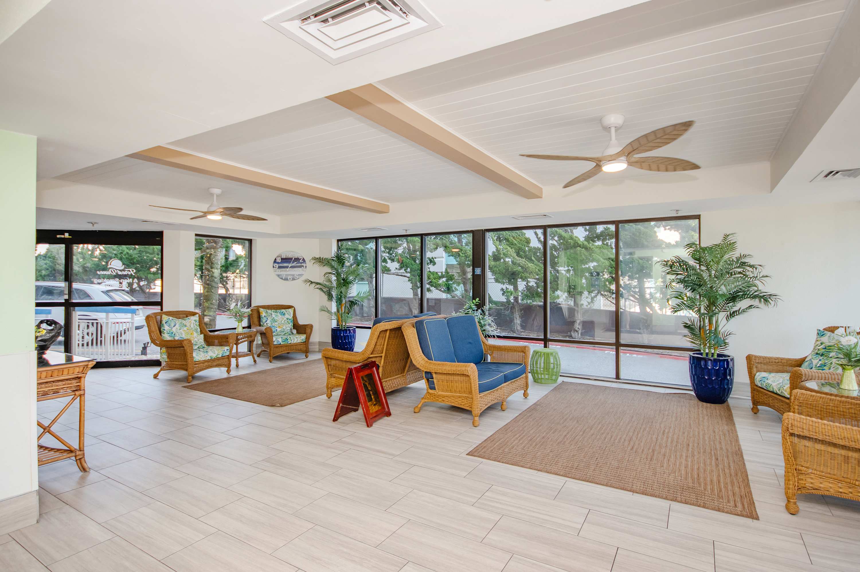 Peaceful Cabana Section Indoor Outdoor Pools Mc61 | Photo 42