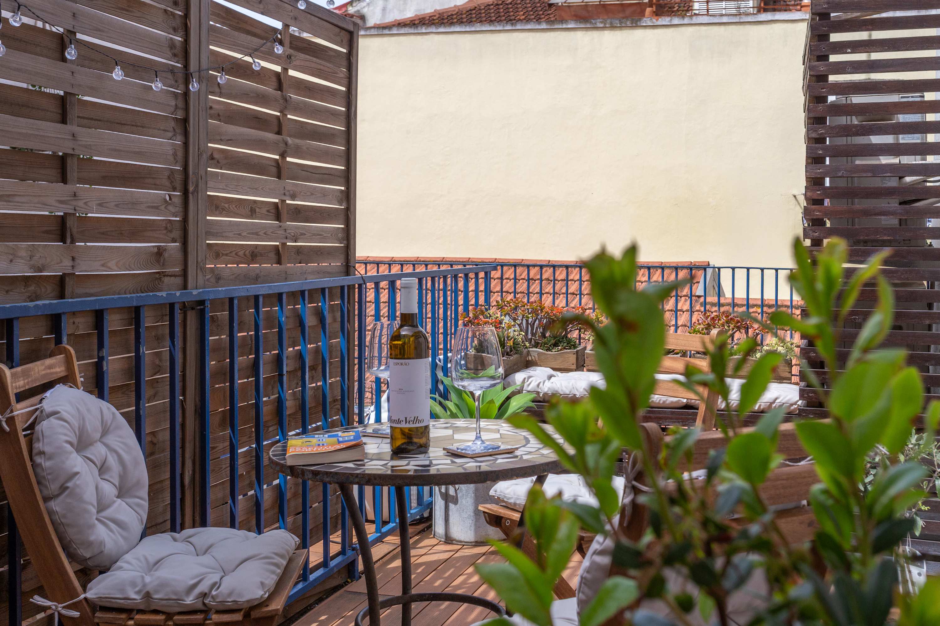 Sunny 4BR  Terrace  Air Con Near Tram 28 - Picture 22
