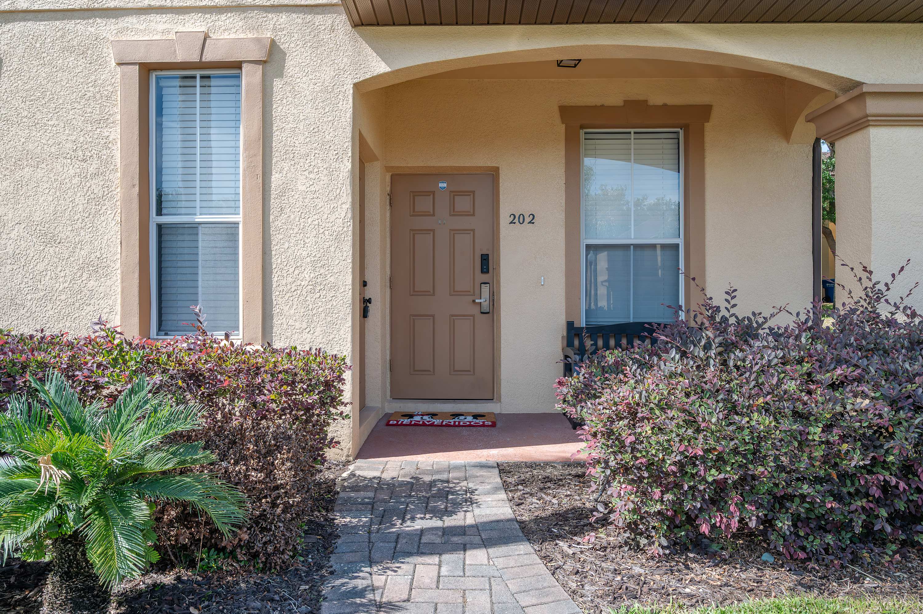 Bright townhouse w/ lazy river & resort pool