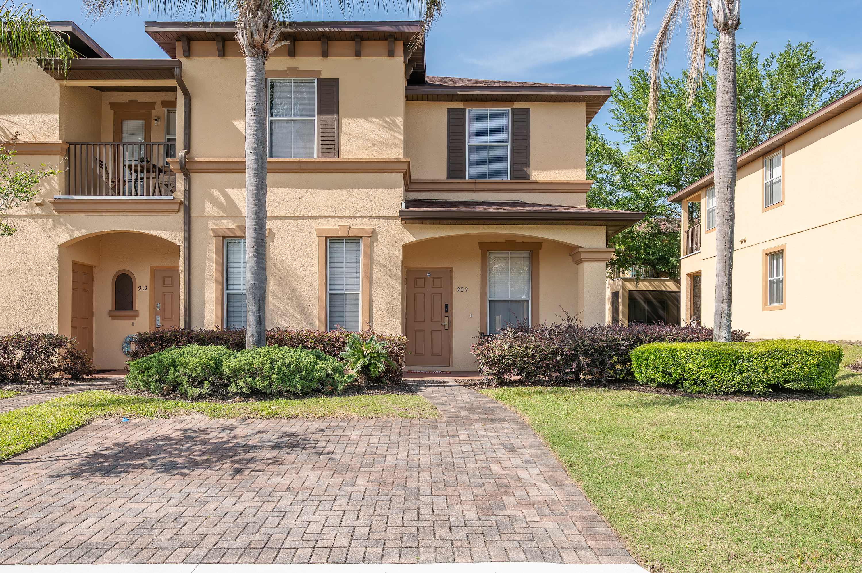 Bright townhouse w/ lazy river & resort pool