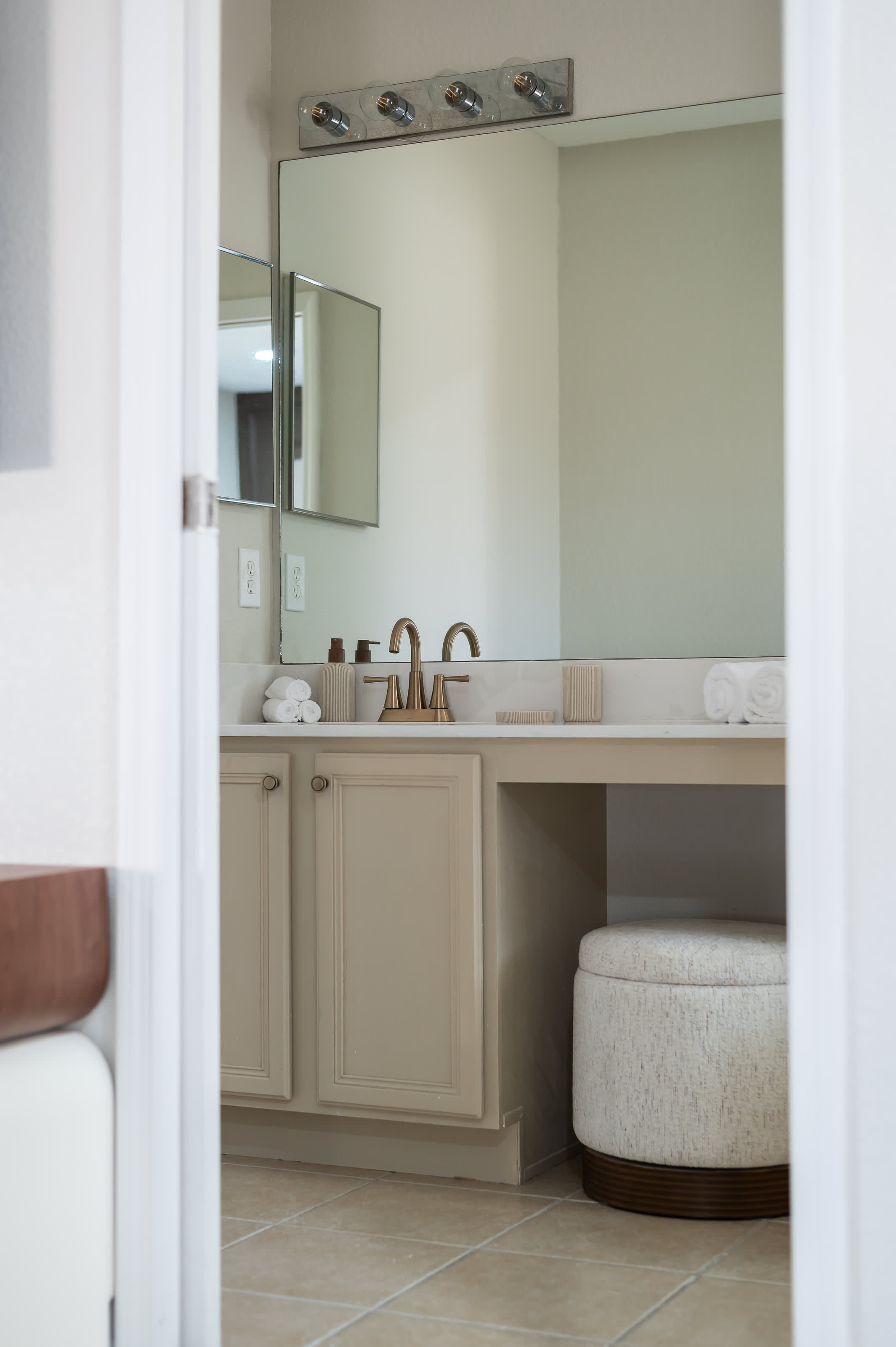 Bright townhouse w/ lazy river & resort pool