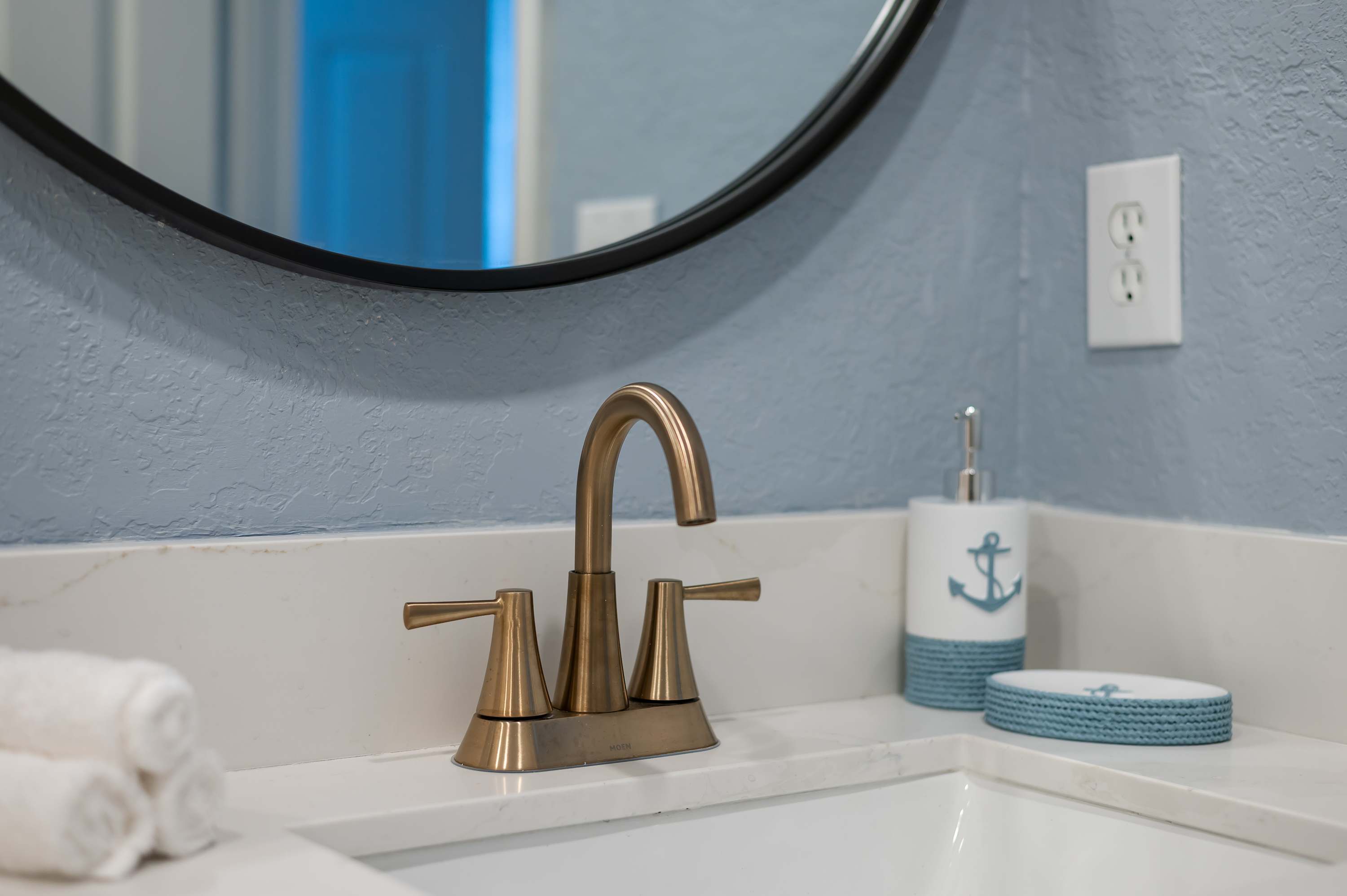 Bright townhouse w/ lazy river & resort pool