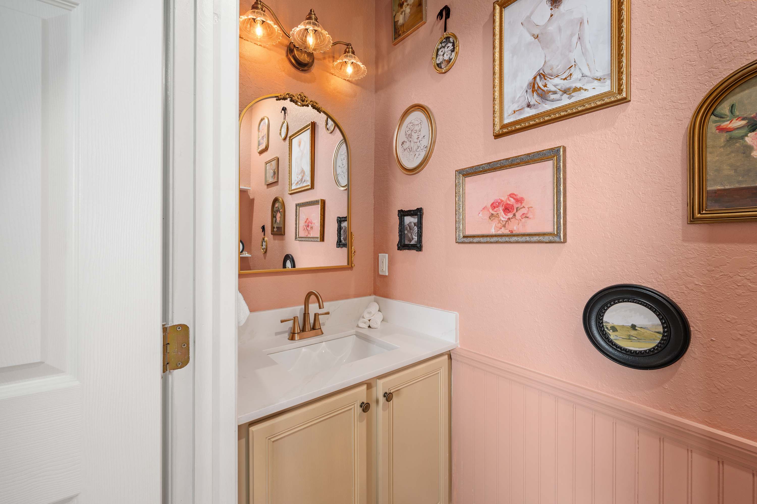 Bright townhouse w/ lazy river & resort pool