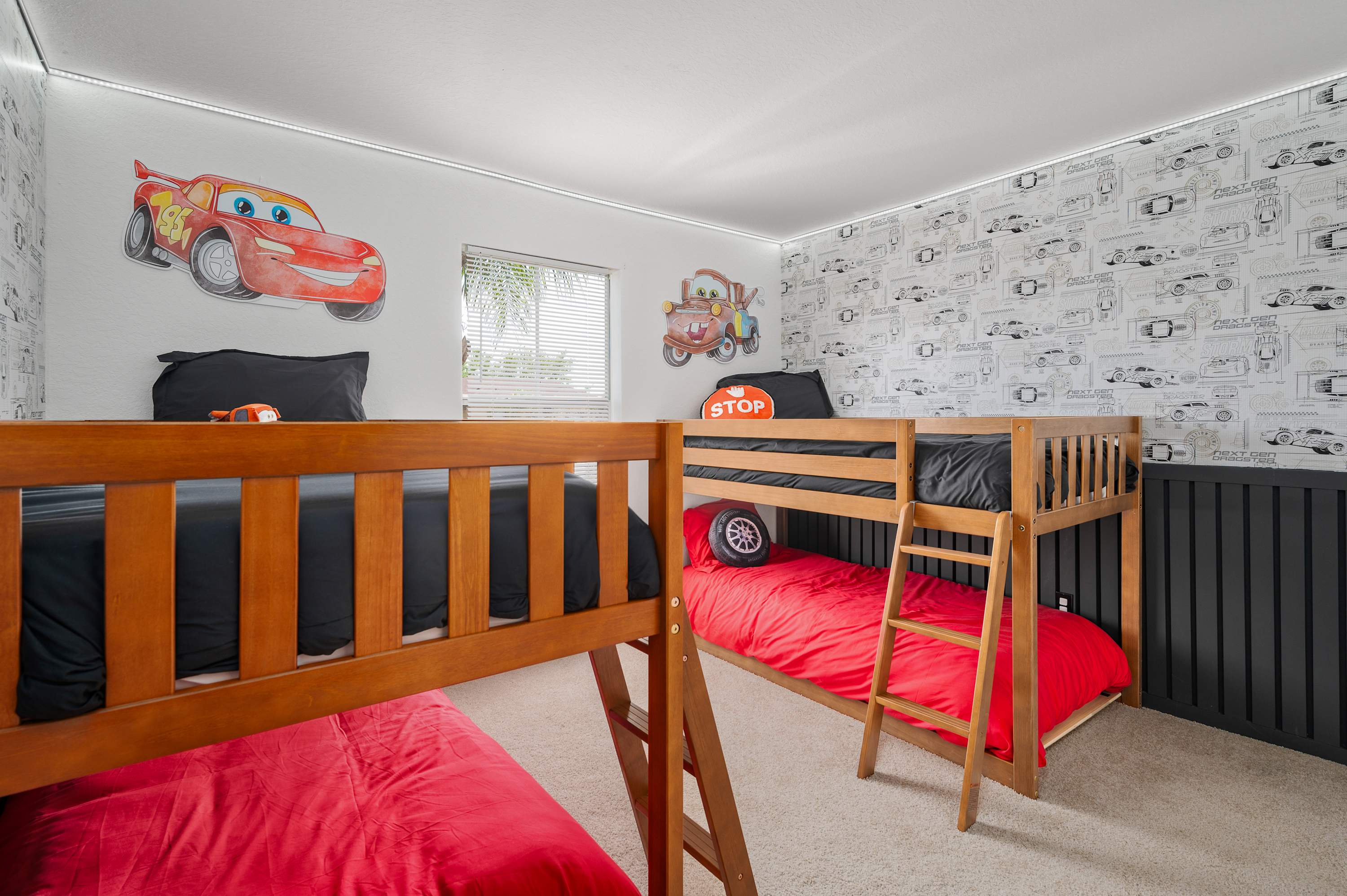 Bright townhouse w/ lazy river & resort pool