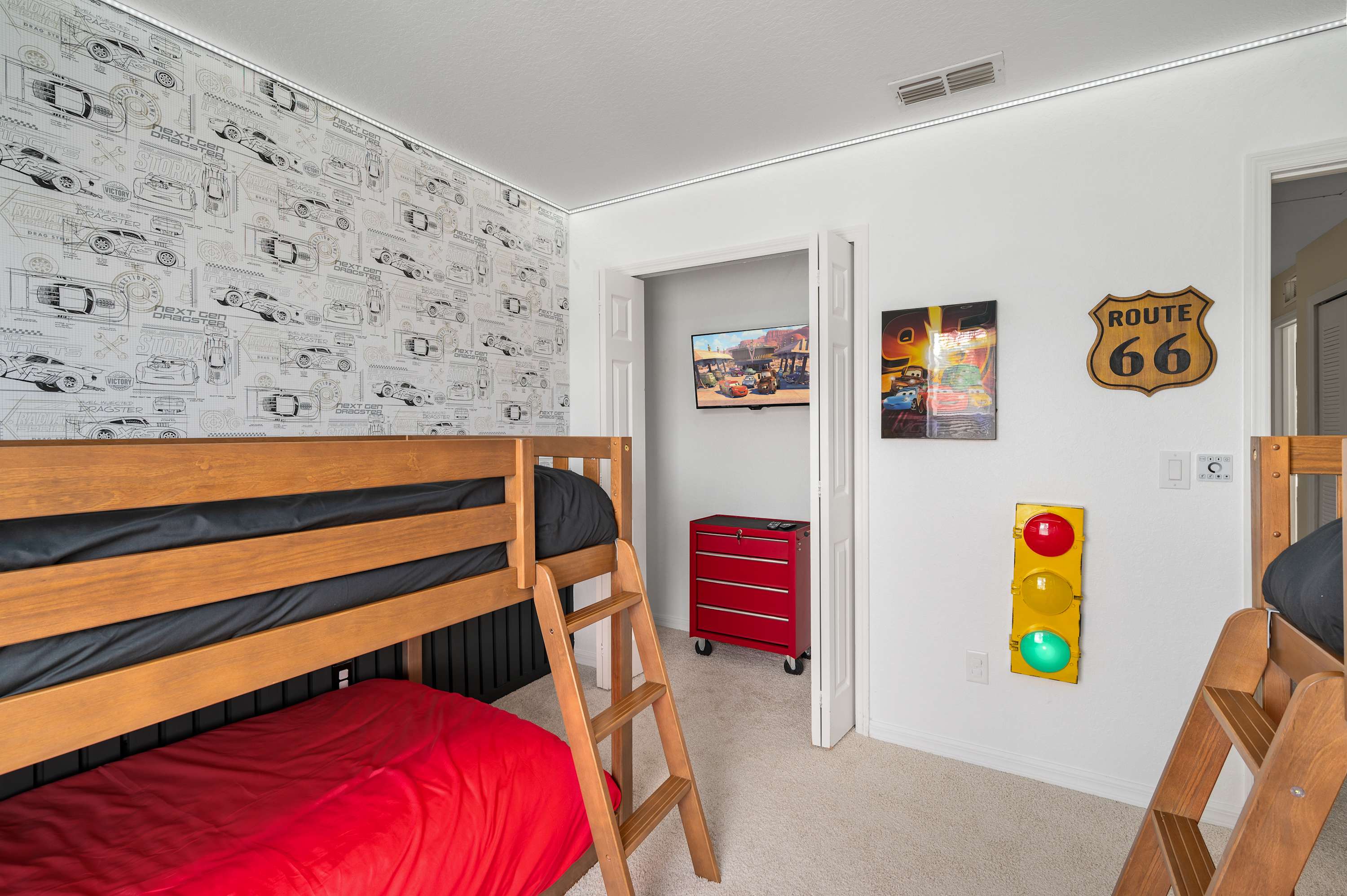 Bright townhouse w/ lazy river & resort pool