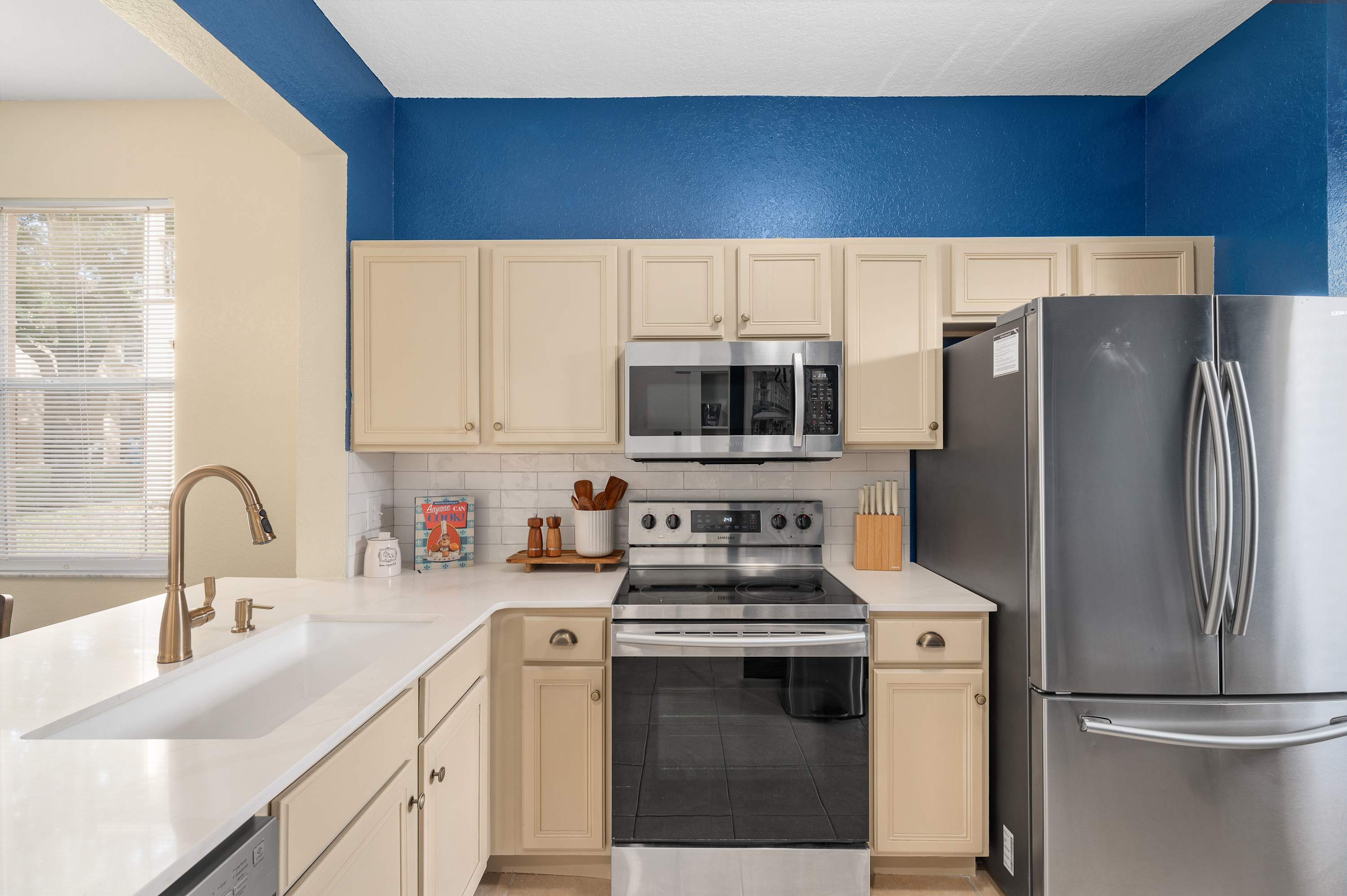 Bright townhouse w/ lazy river & resort pool