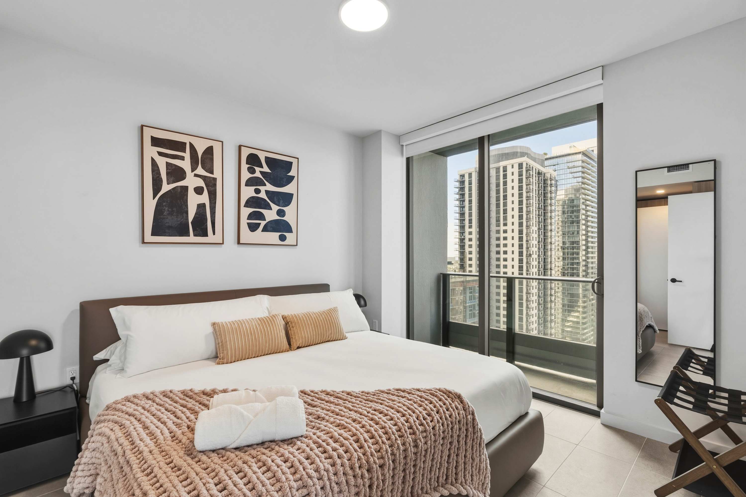 Bright 2BR | Pool / Gym | 10Min FIFA Fan Fest Walk
