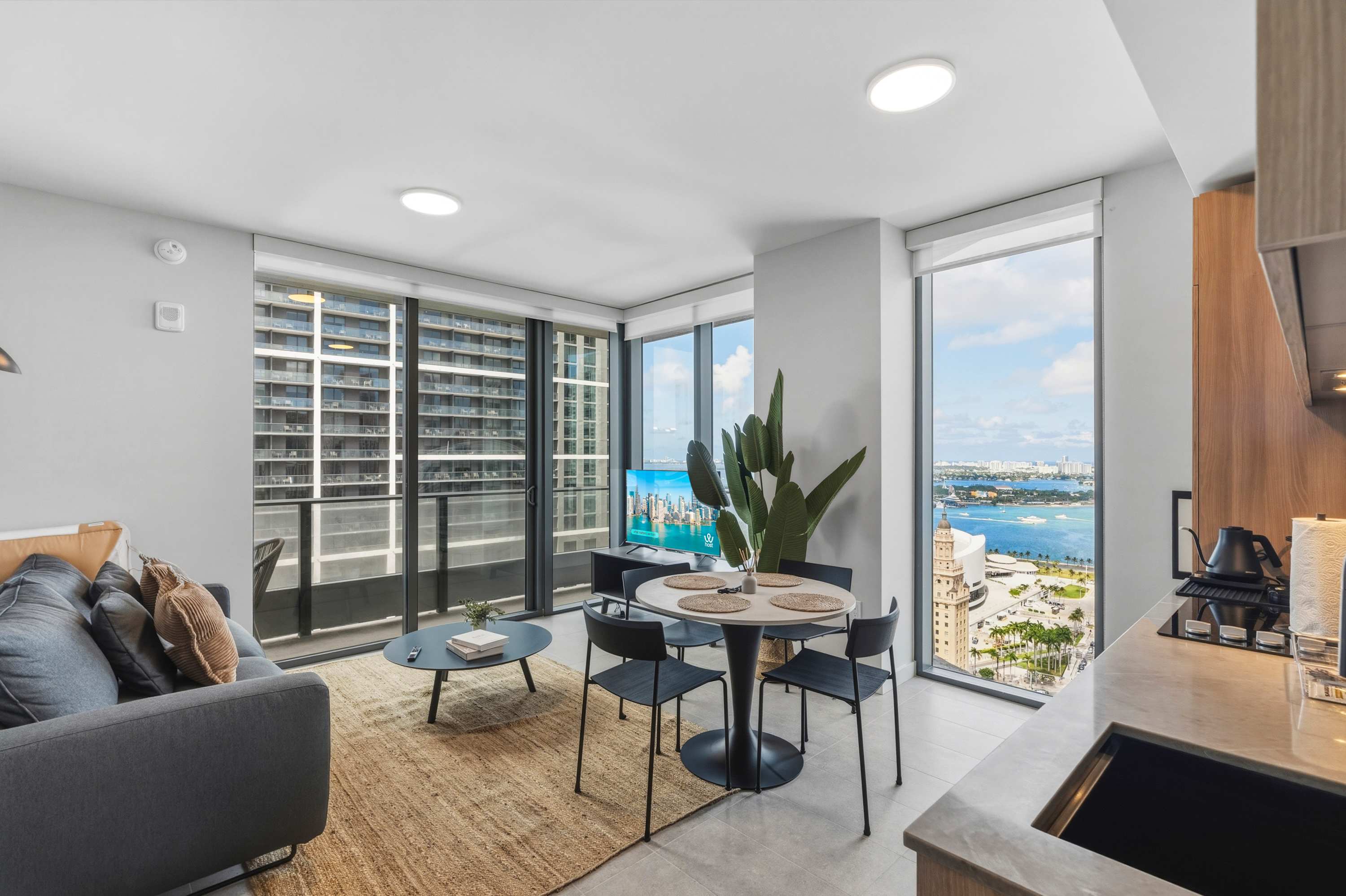 Bright 2BR | Pool / Gym | 10Min FIFA Fan Fest Walk