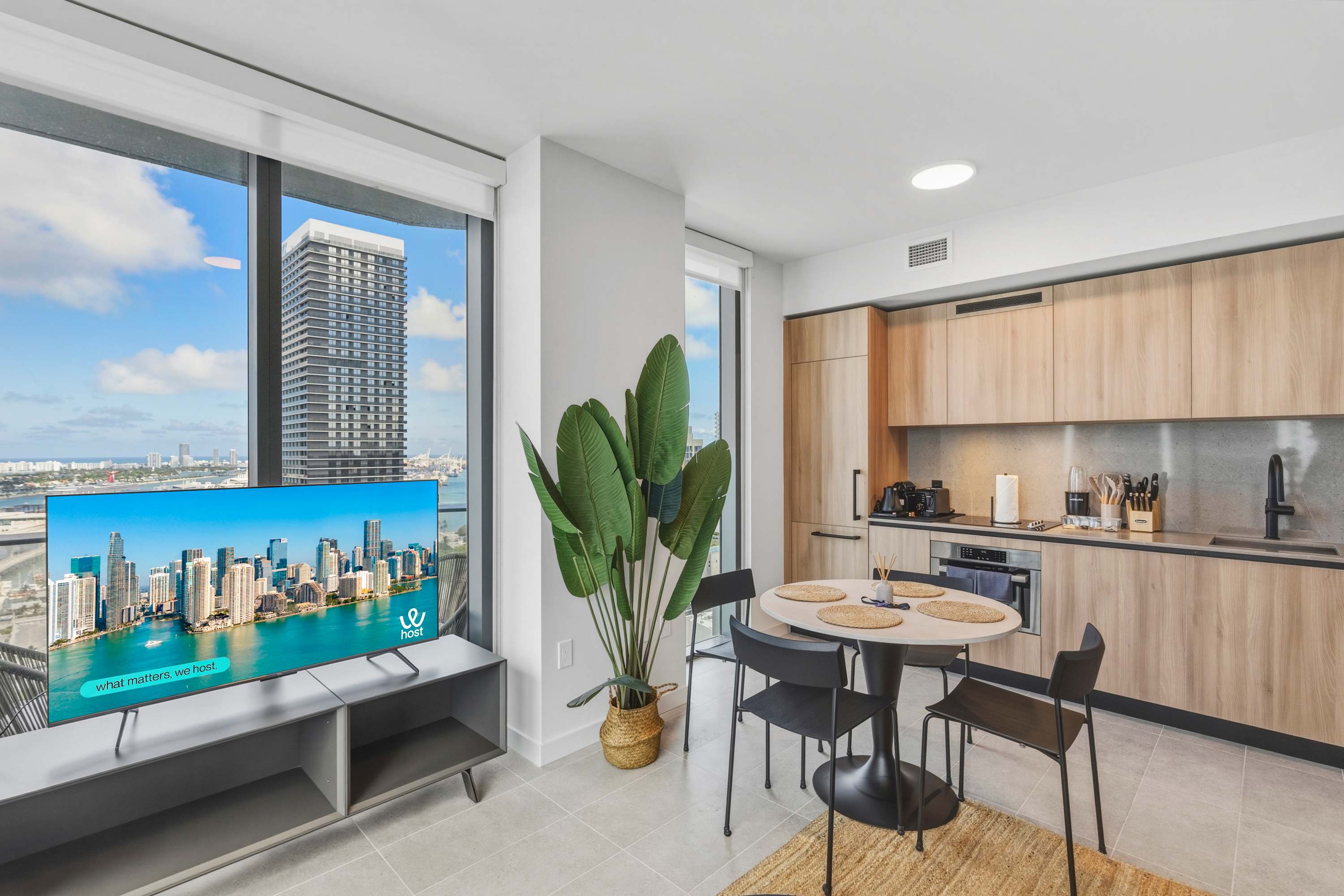 Bright 2BR | Pool / Gym | 10Min FIFA Fan Fest Walk