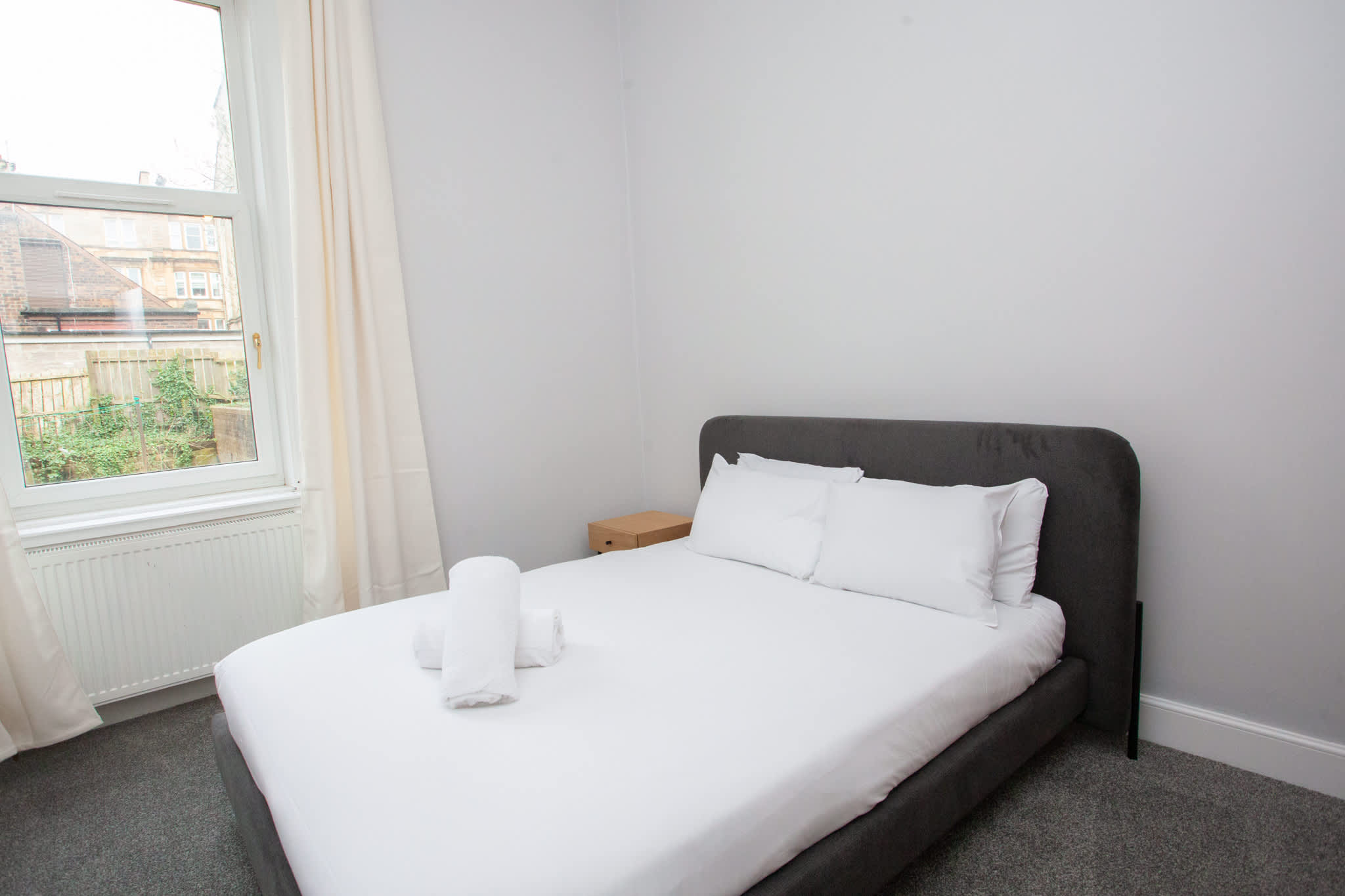 View Stylish 4 Bedroom Apartment with Free Parking in Clutha Street 4 G51 1BL Stylish 4 Bedroom Apartment with Free Parking in Clutha Street 4 G51 1BL - Property image 6 - VivreStays