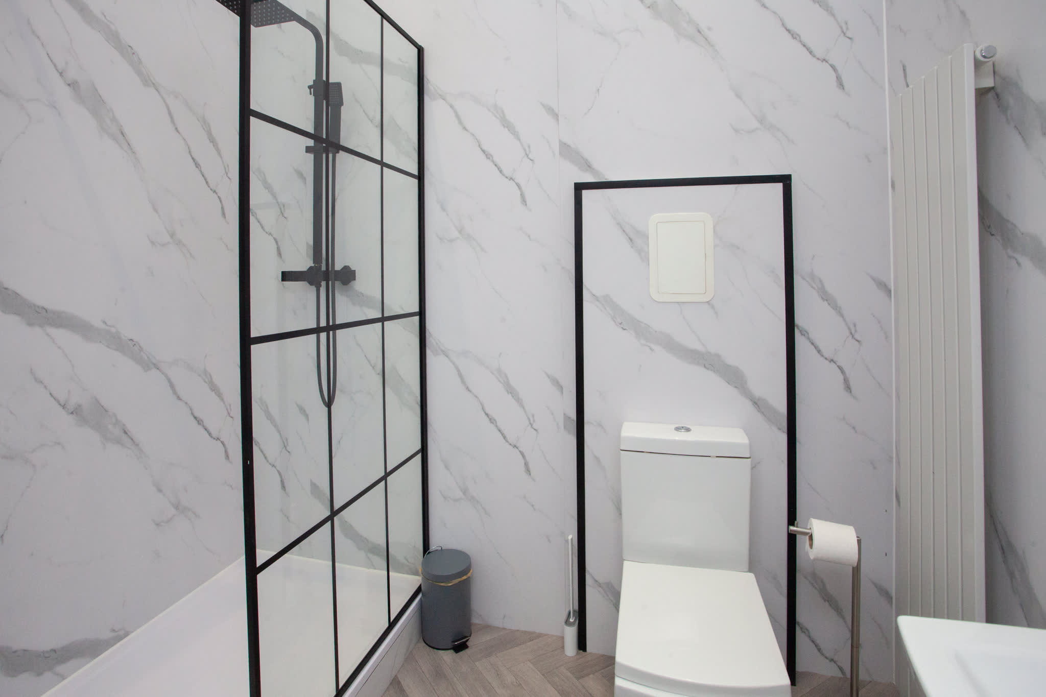 View Stylish 4 Bedroom Apartment with Free Parking in Clutha Street 4 G51 1BL Stylish 4 Bedroom Apartment with Free Parking in Clutha Street 4 G51 1BL - Property image 11 - VivreStays