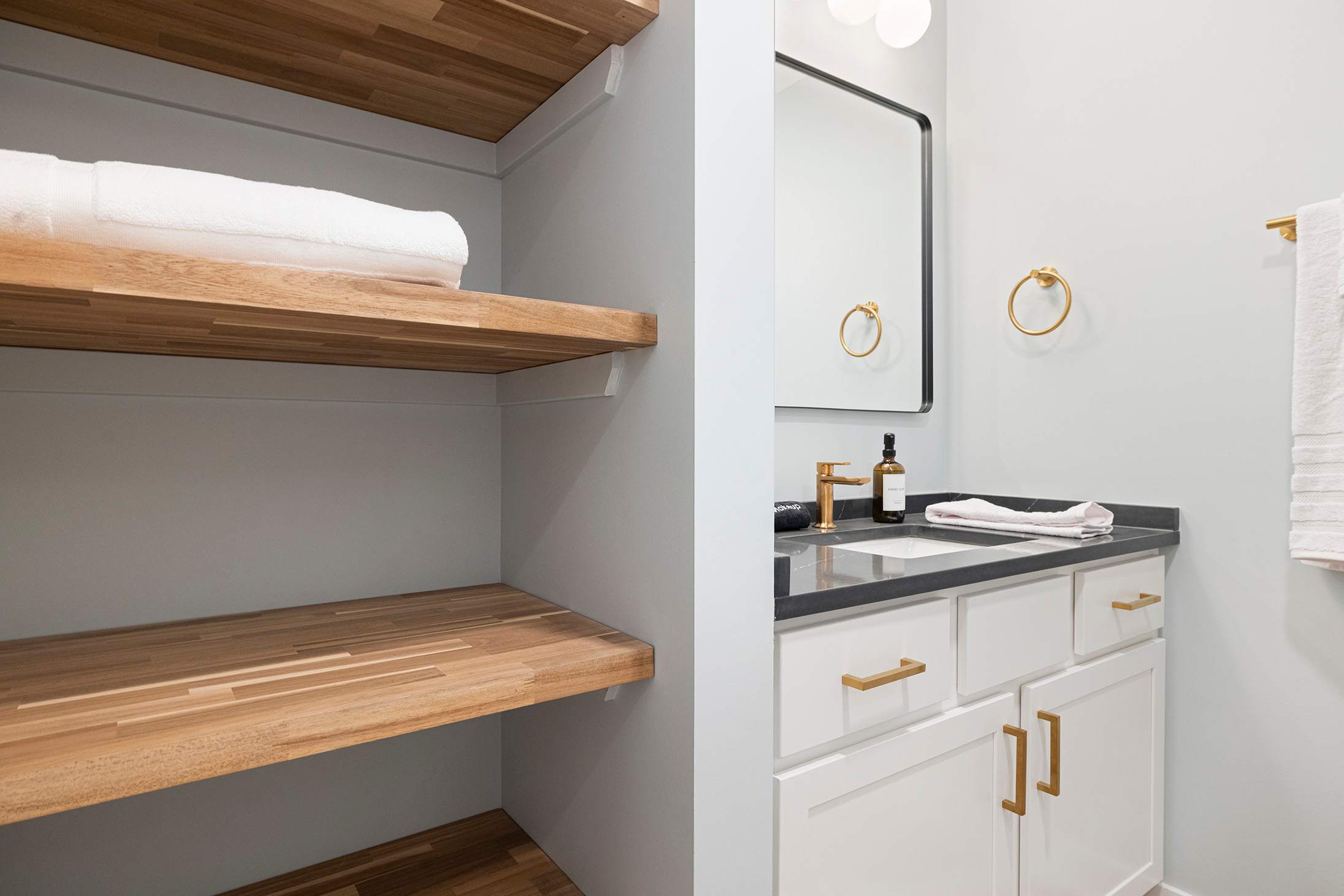 Store your essentials with ease in this bath nook.