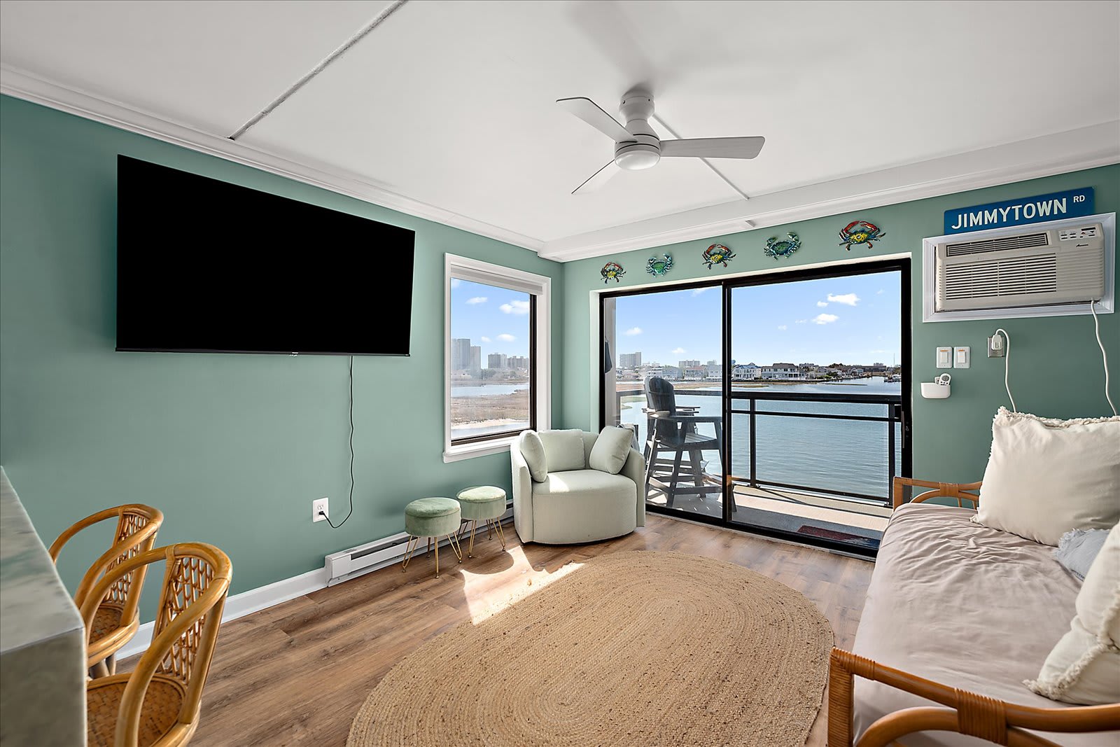 Bayfront Condo with Great Views and Nice Amenities