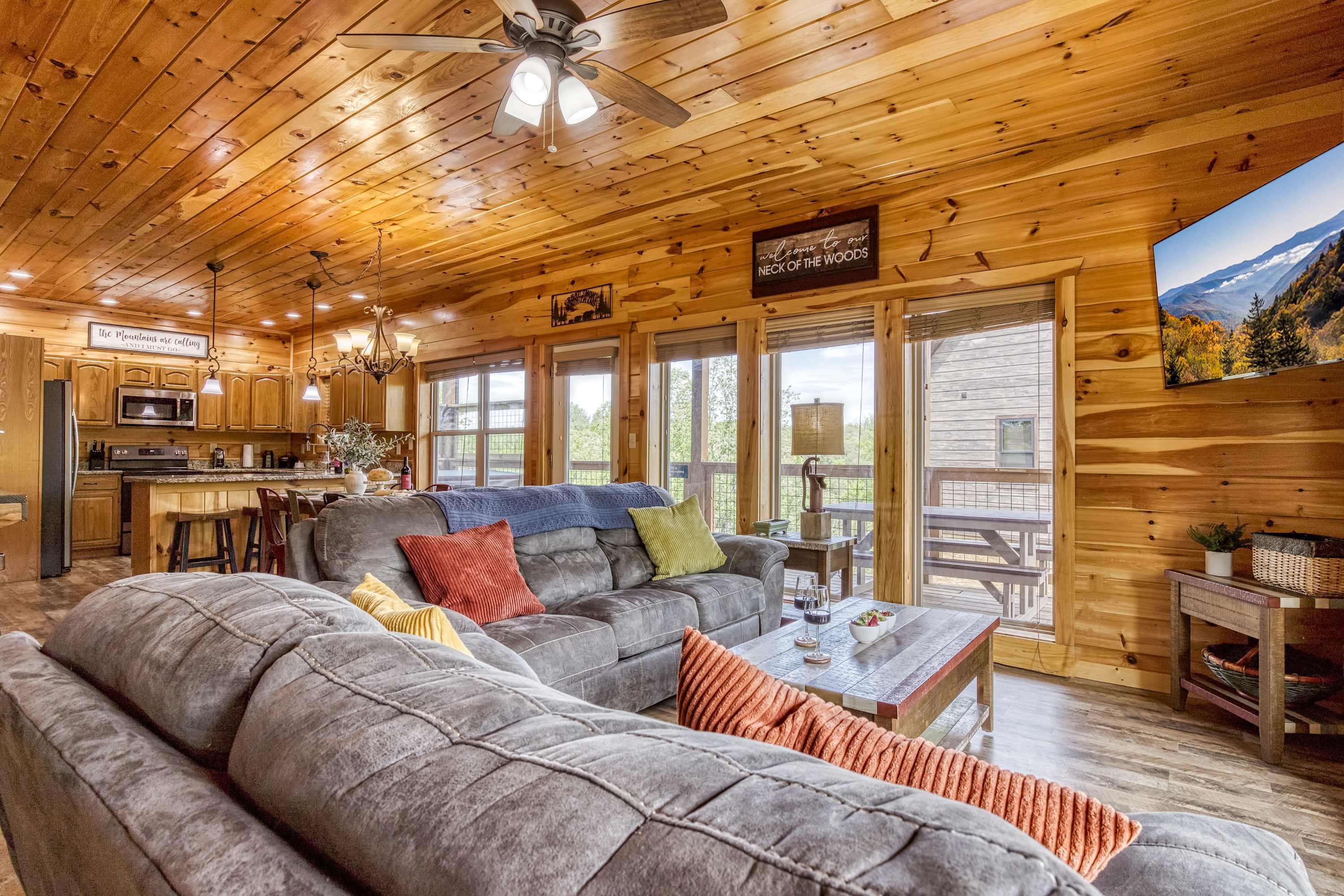Oak Orchard Lodge – 4 King Suites, Hot Tub, Dogs