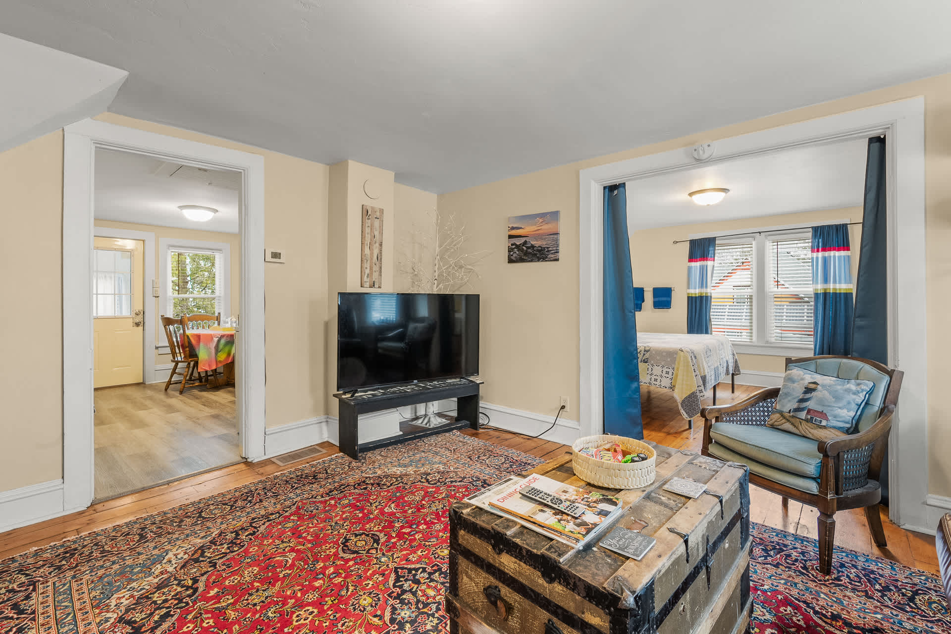 Living room has Smart TV